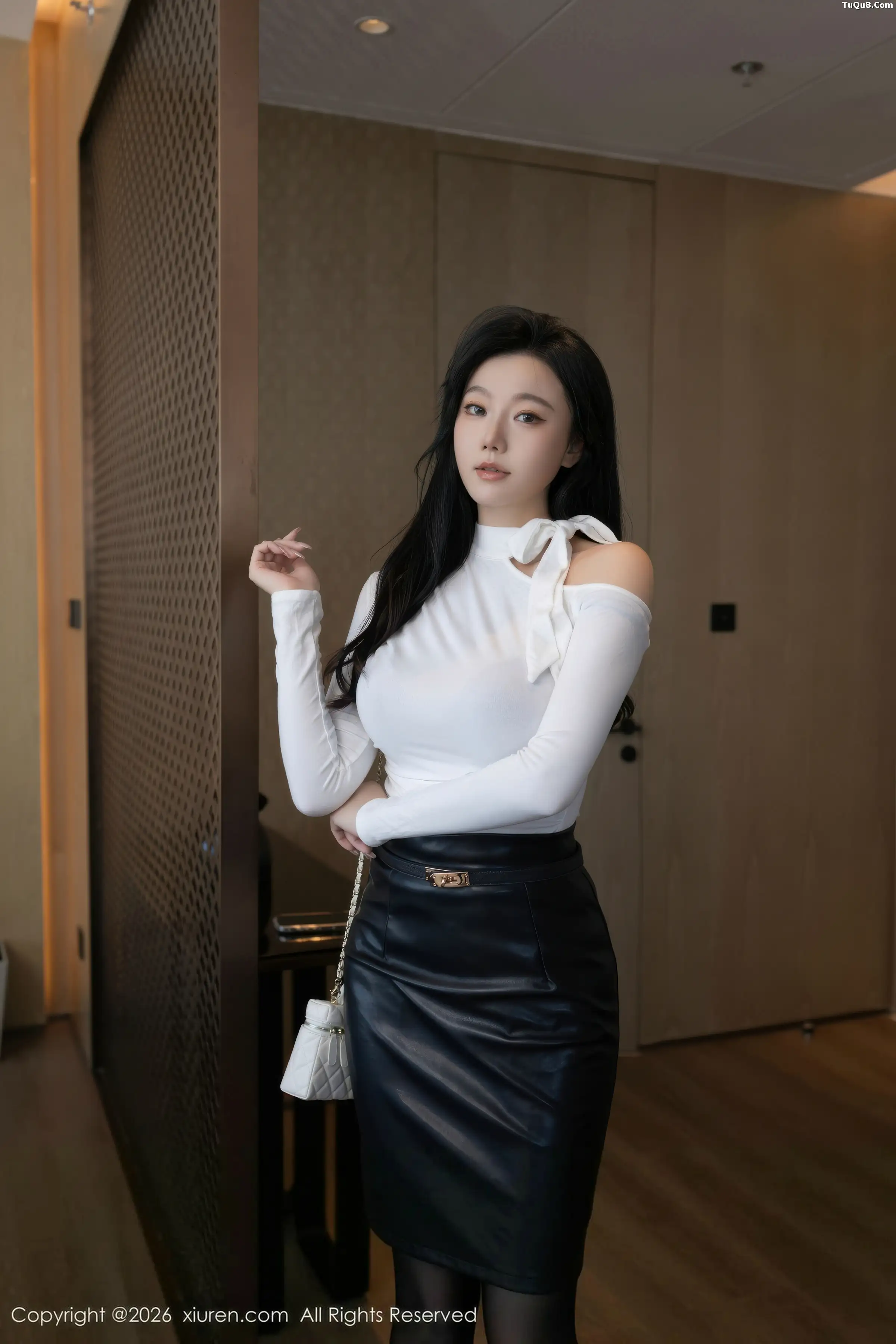 安然anran性感白上衣配黑皮裙露黑丝吊袜秀曼妙身姿绝美写真 第 9 张