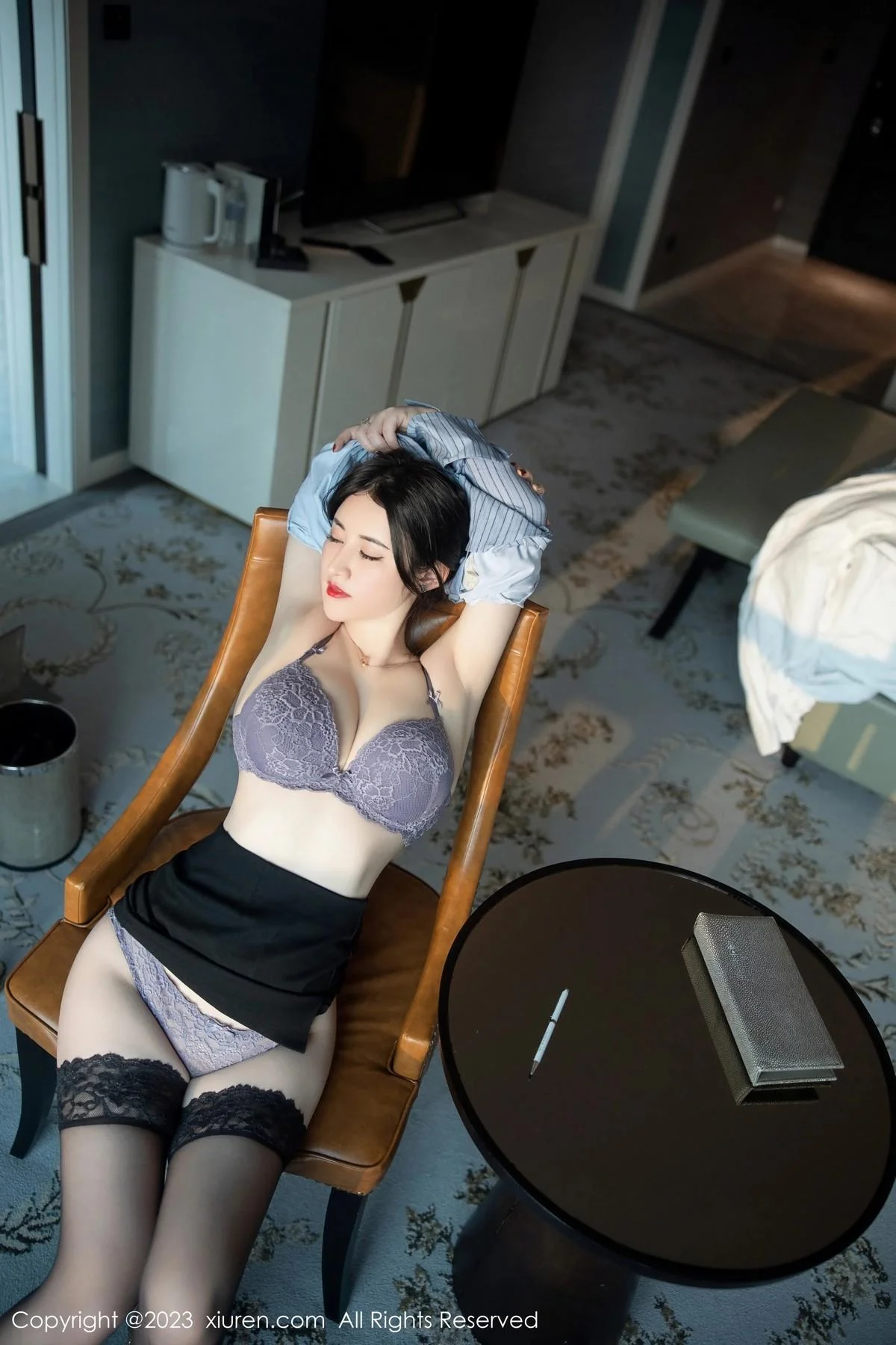 诗诗kiki条纹T恤配黑短裙露性感蕾丝内衣魅惑黑丝绝美写真 第 43 张