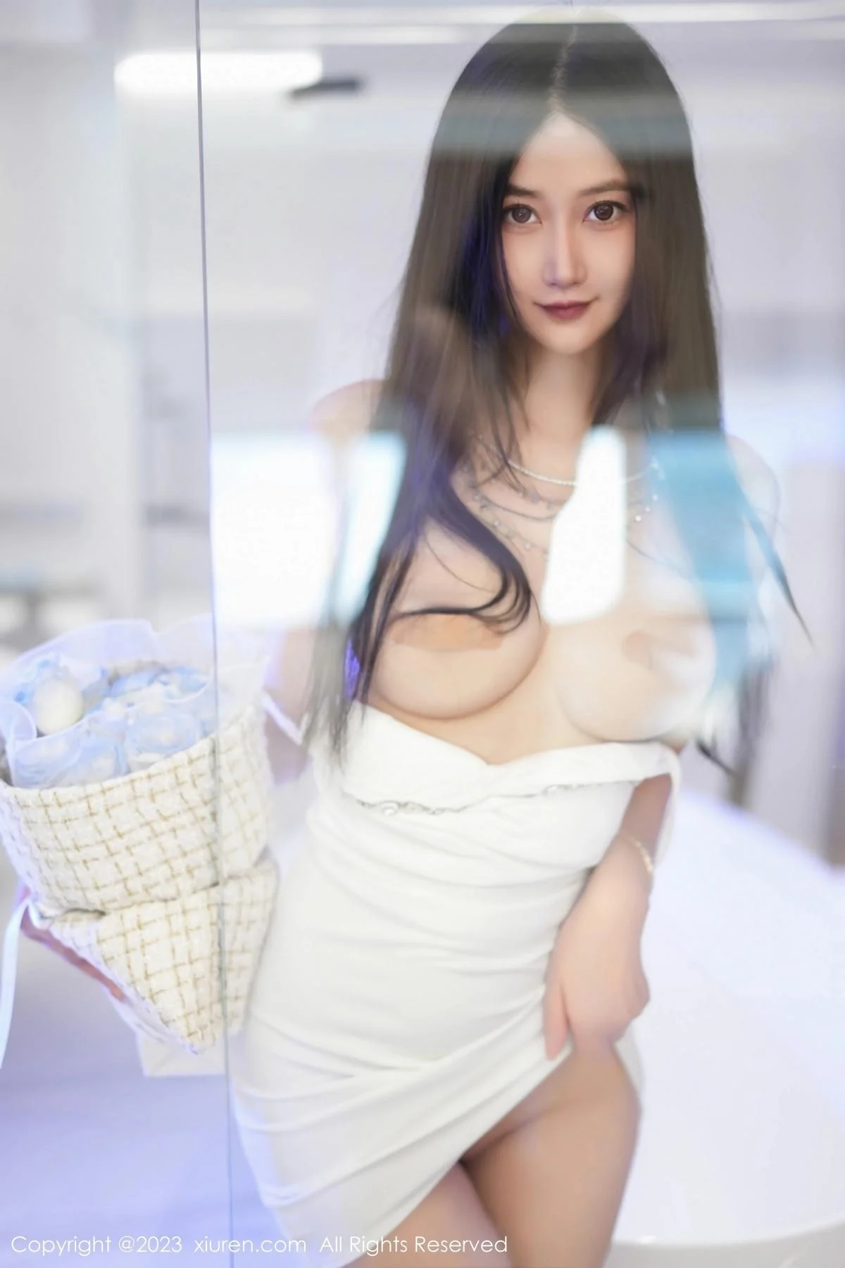 laura阿姣性感白色吊带短裙配白色高跟秀完美身材迷人写真 第 23 张