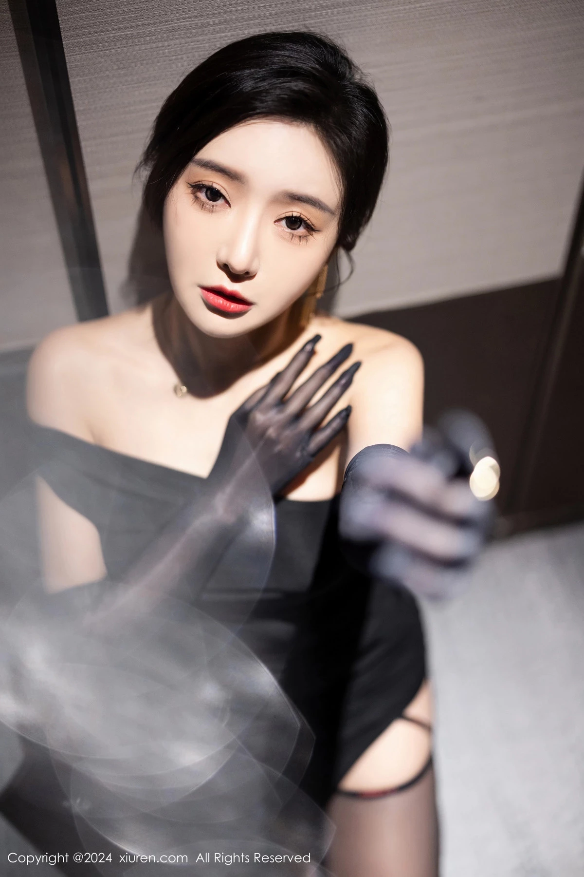 王馨瑶yanni黑色连衣长裙+黑色轻透情趣服饰惹火绝美写真 第 27 张