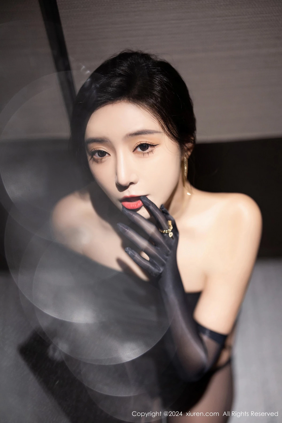 王馨瑶yanni黑色连衣长裙+黑色轻透情趣服饰惹火绝美写真 第 28 张