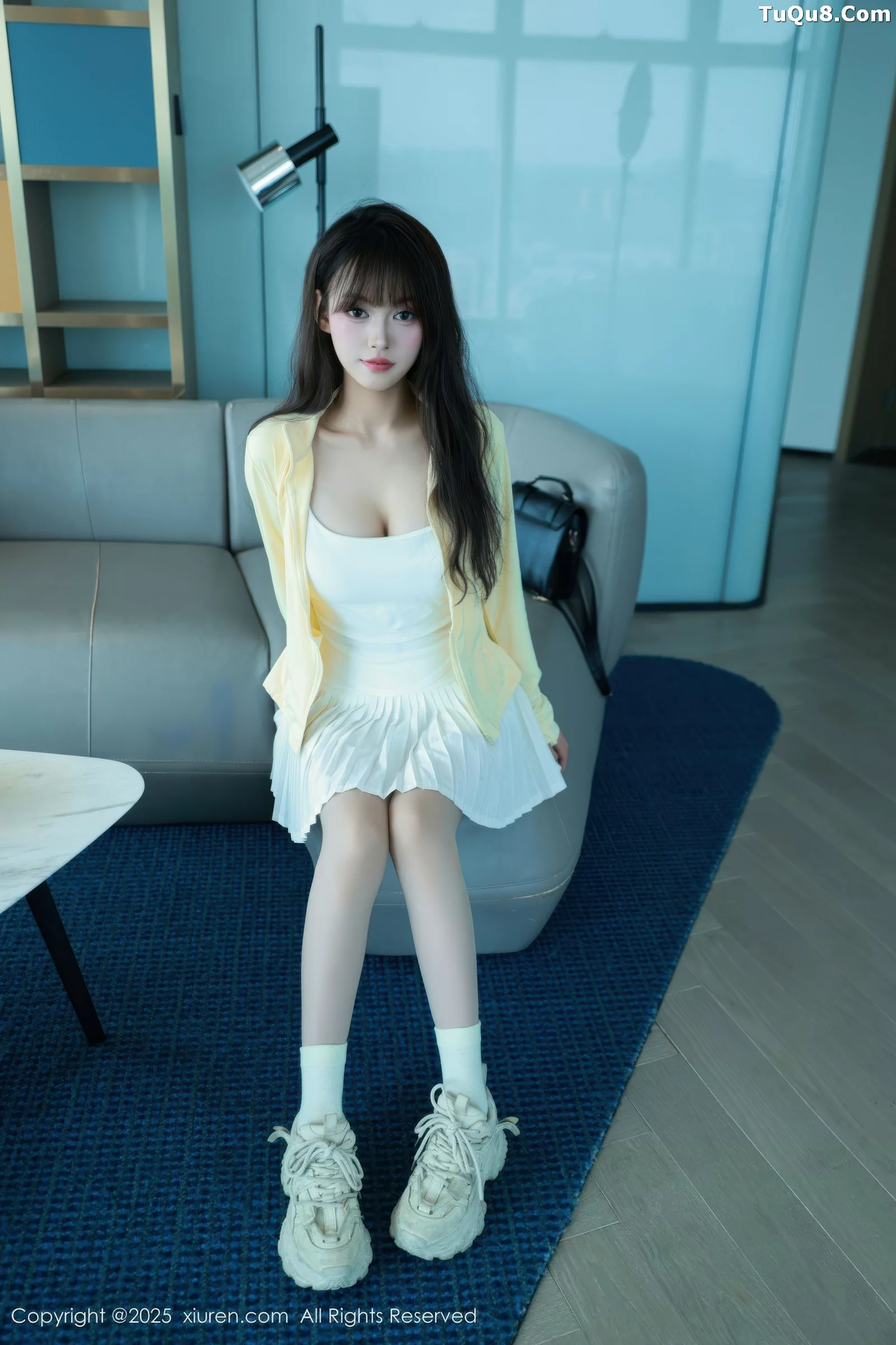 糯咪性感白色低胸连衣短裙配白色丝袜秀完美身材绝美写真 第 26 张