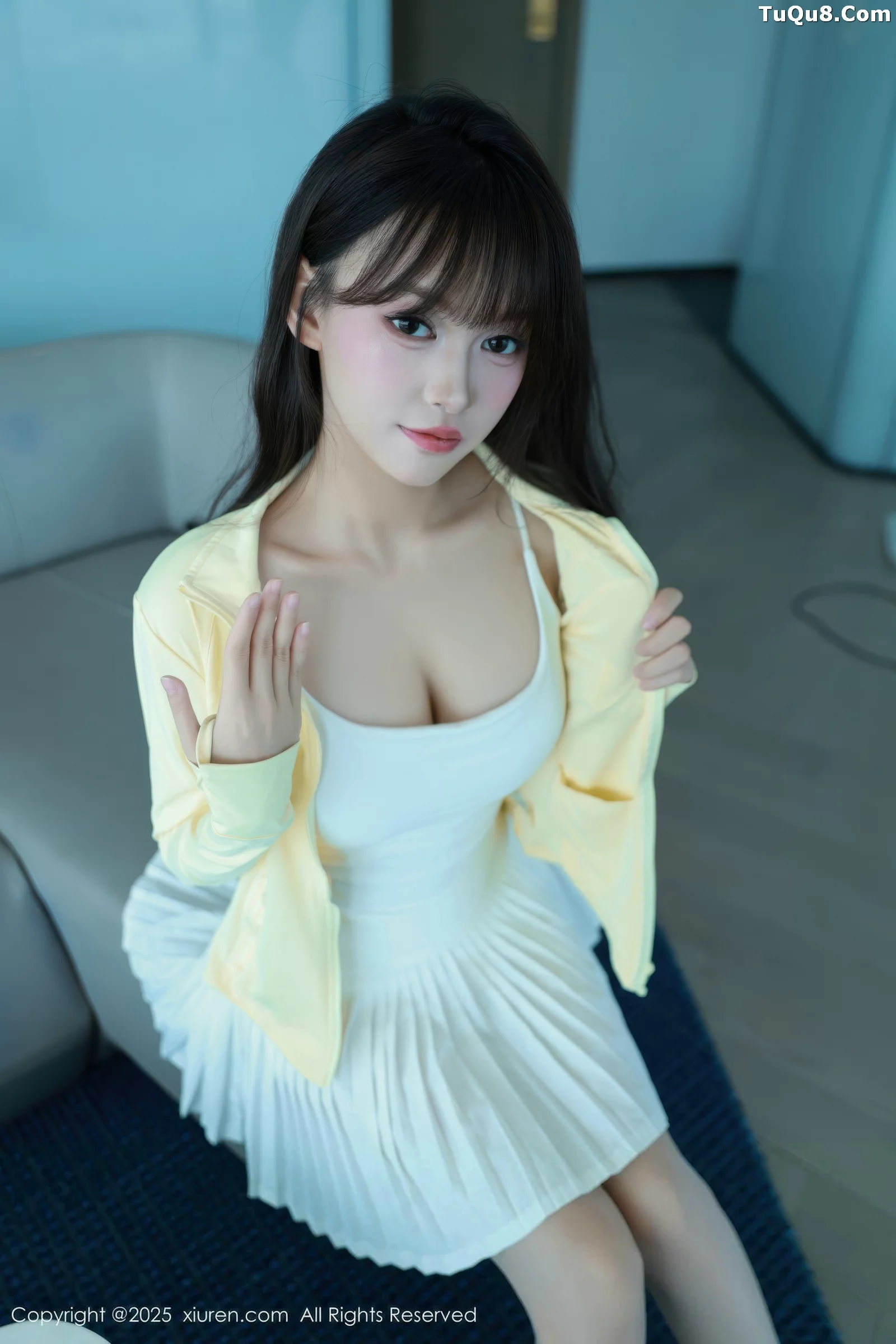 糯咪性感白色低胸连衣短裙配白色丝袜秀完美身材绝美写真 第 33 张