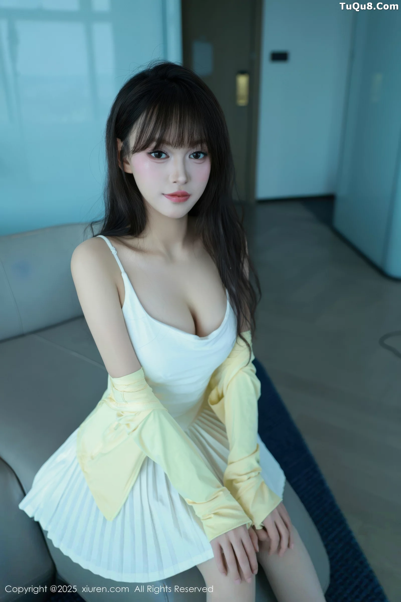 糯咪性感白色低胸连衣短裙配白色丝袜秀完美身材绝美写真 第 35 张