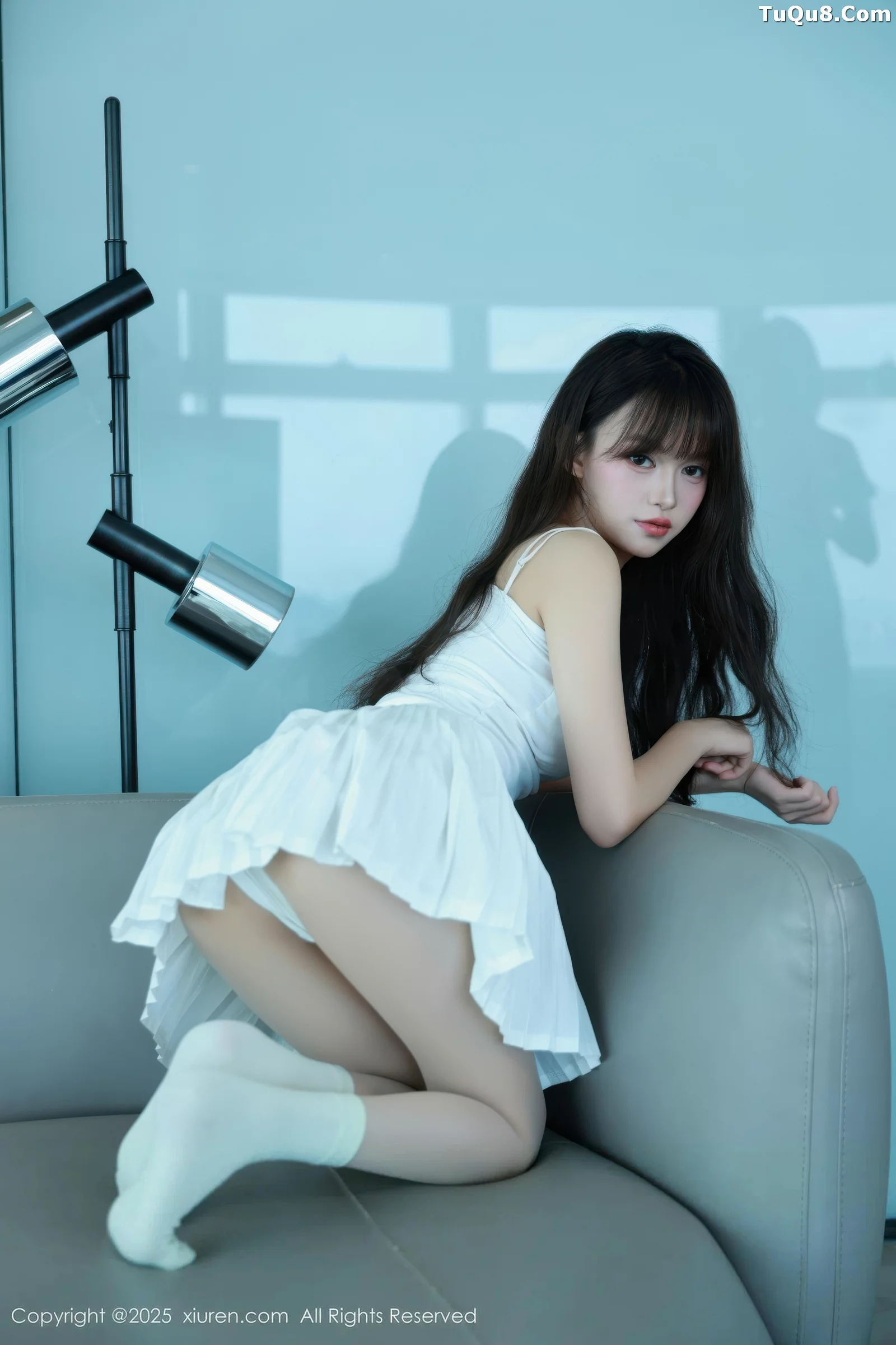 糯咪性感白色低胸连衣短裙配白色丝袜秀完美身材绝美写真 第 47 张