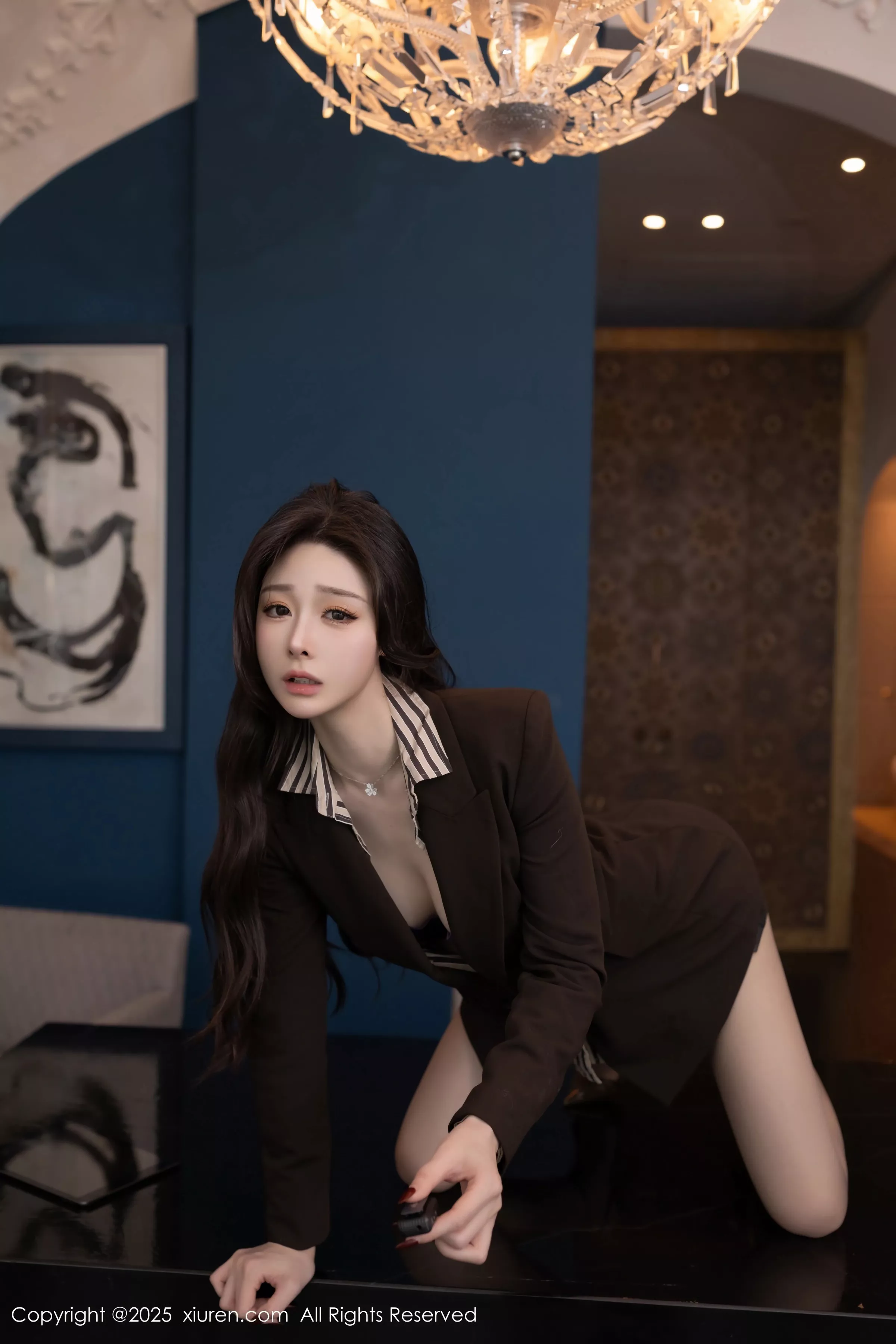 小逗逗性感衬衫露紫色蕾丝内衣配黑丝袜秀曼妙身姿绝美写真 第 53 张