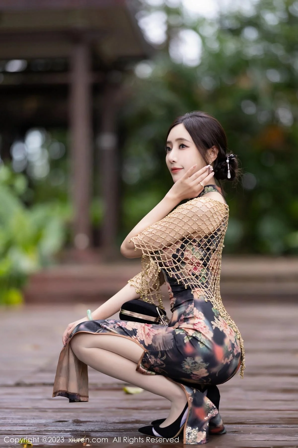 王馨瑶yanni性感花纹旗袍露淡紫色内衣配开档肉丝绝美写真 第 10 张