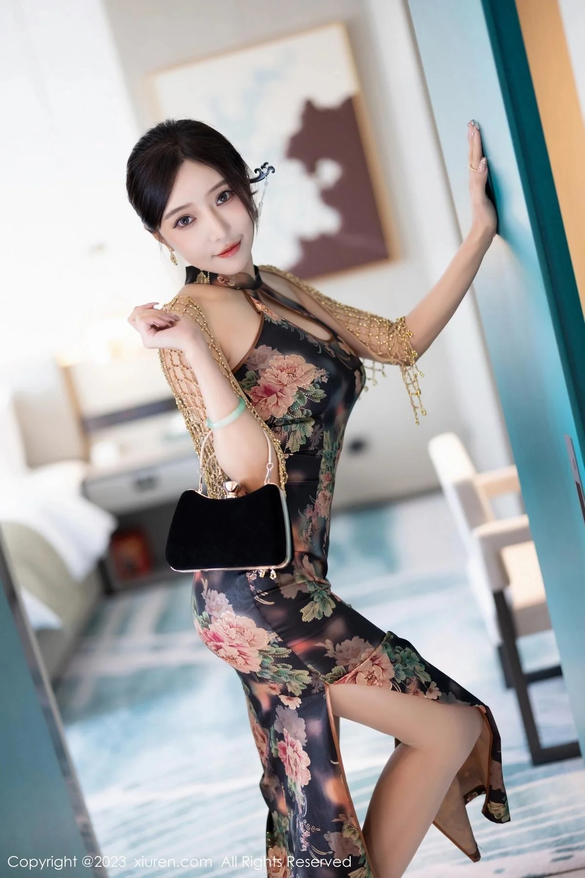 王馨瑶yanni性感花纹旗袍露淡紫色内衣配开档肉丝绝美写真 第 19 张