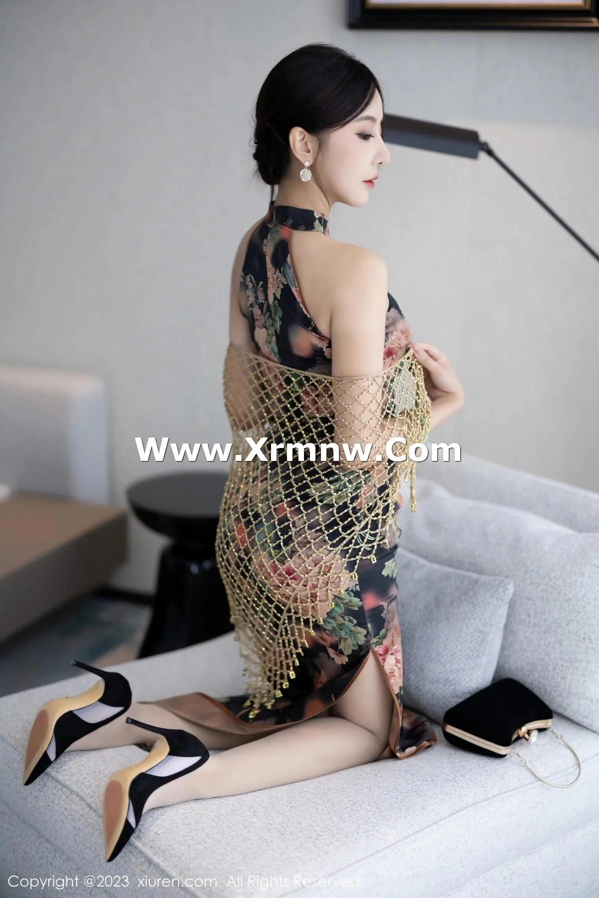 王馨瑶yanni性感花纹旗袍露淡紫色内衣配开档肉丝绝美写真 第 28 张