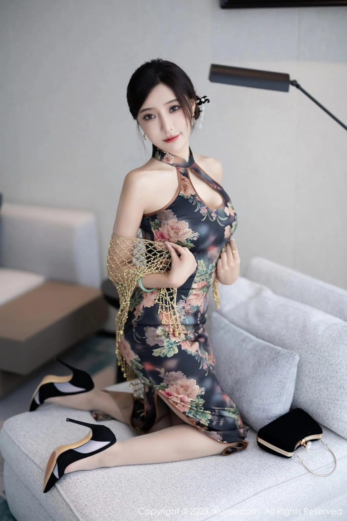 王馨瑶yanni性感花纹旗袍露淡紫色内衣配开档肉丝绝美写真 第 29 张