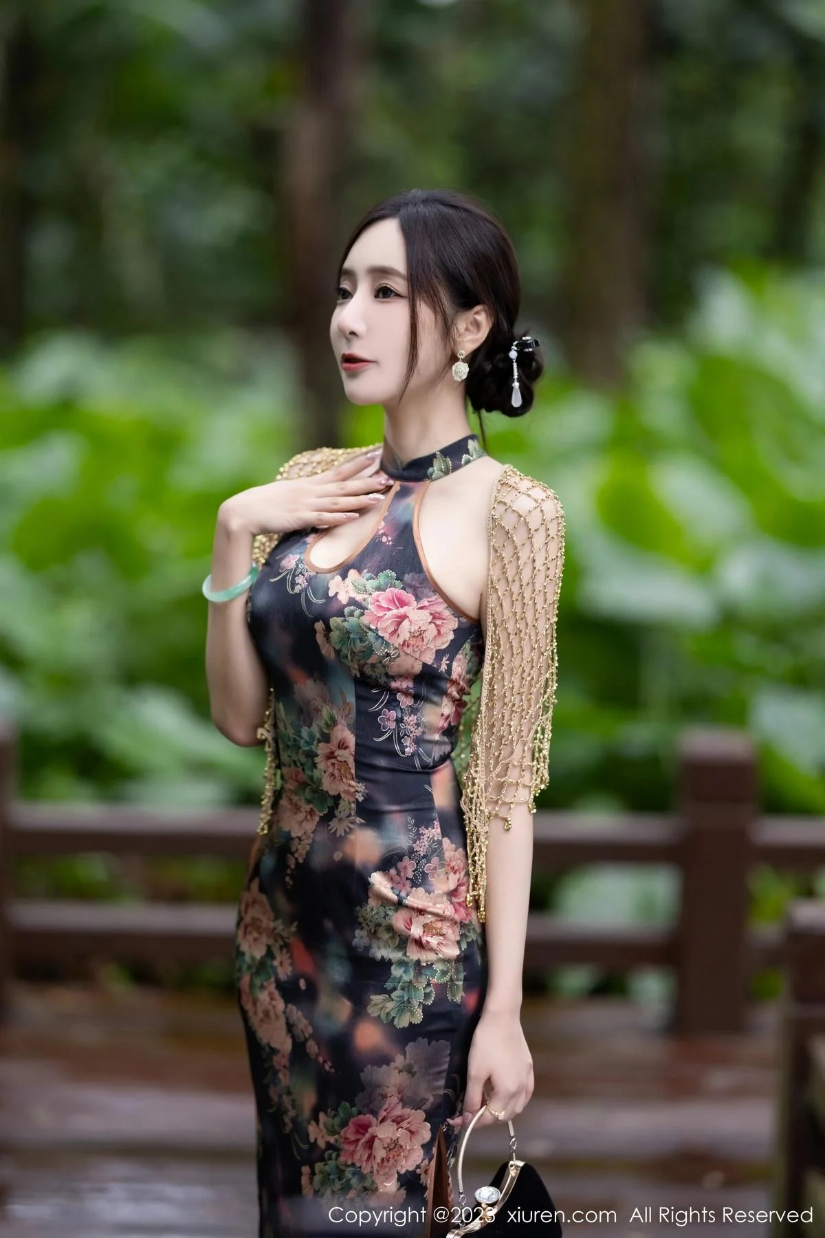 王馨瑶yanni性感花纹旗袍露淡紫色内衣配开档肉丝绝美写真 第 4 张