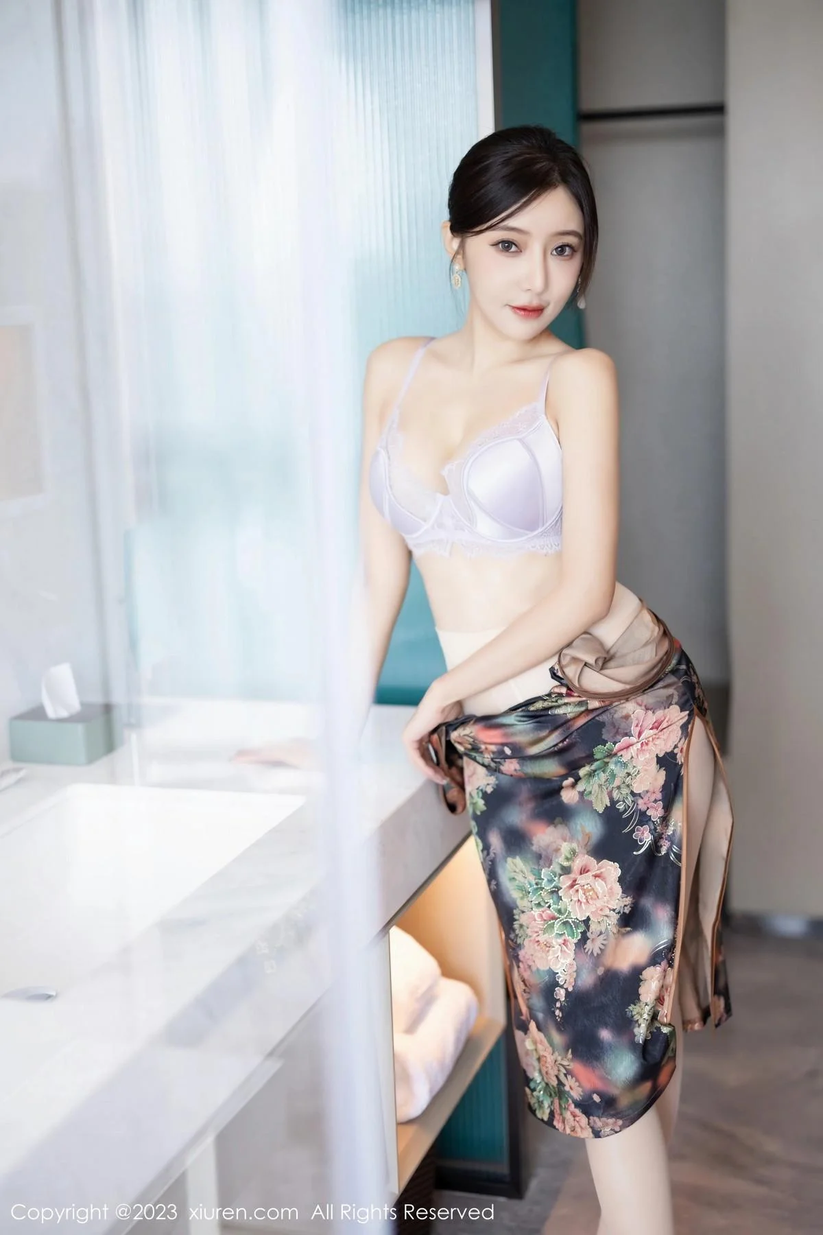 王馨瑶yanni性感花纹旗袍露淡紫色内衣配开档肉丝绝美写真 第 43 张