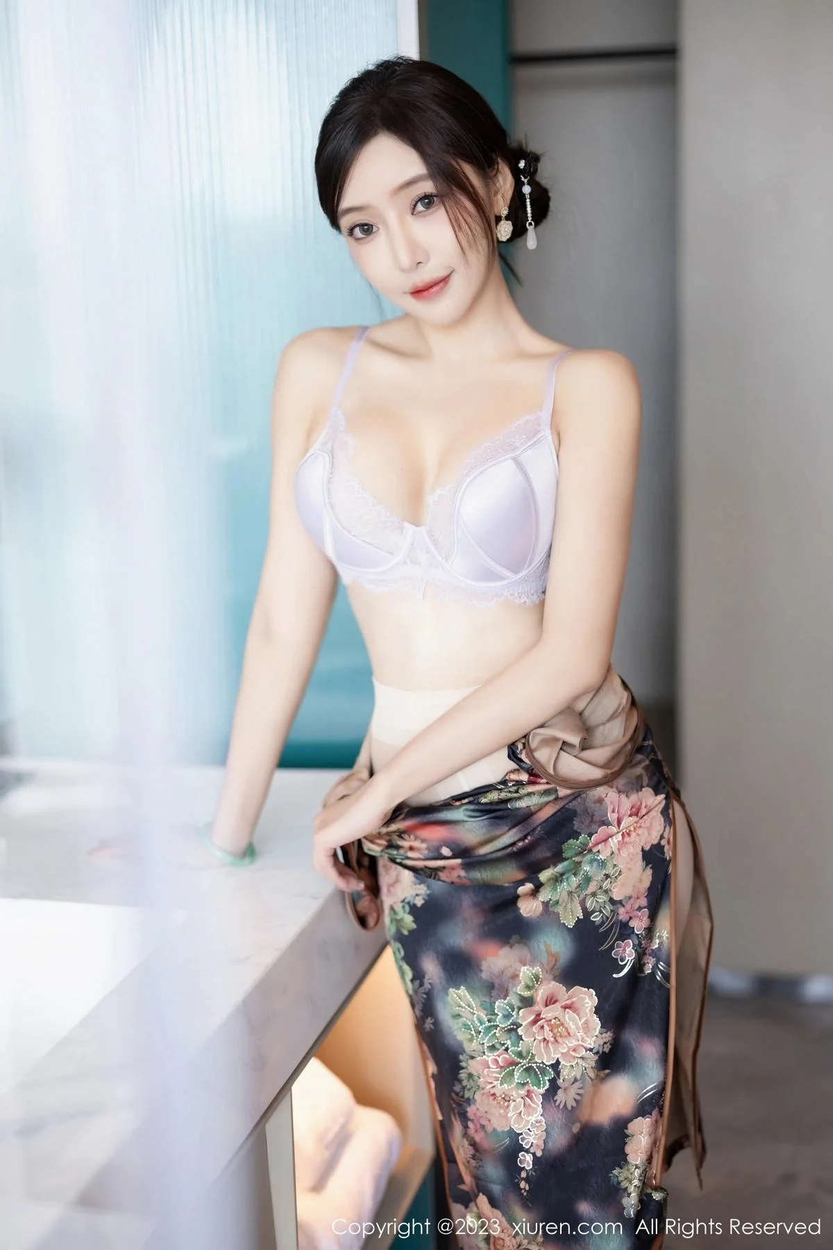 王馨瑶yanni性感花纹旗袍露淡紫色内衣配开档肉丝绝美写真 第 44 张