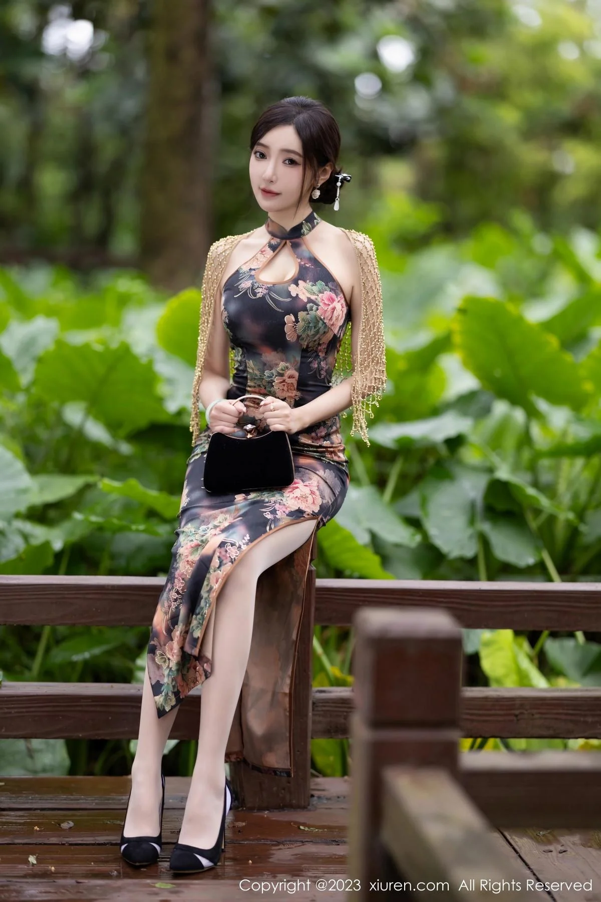 王馨瑶yanni性感花纹旗袍露淡紫色内衣配开档肉丝绝美写真 第 5 张