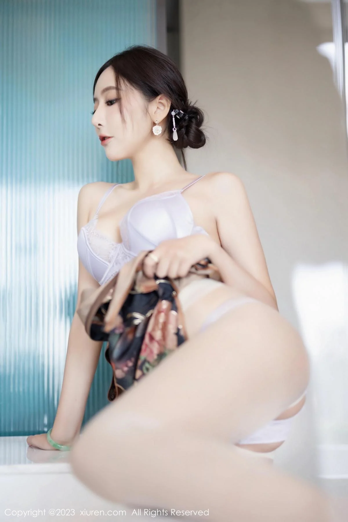 王馨瑶yanni性感花纹旗袍露淡紫色内衣配开档肉丝绝美写真 第 51 张