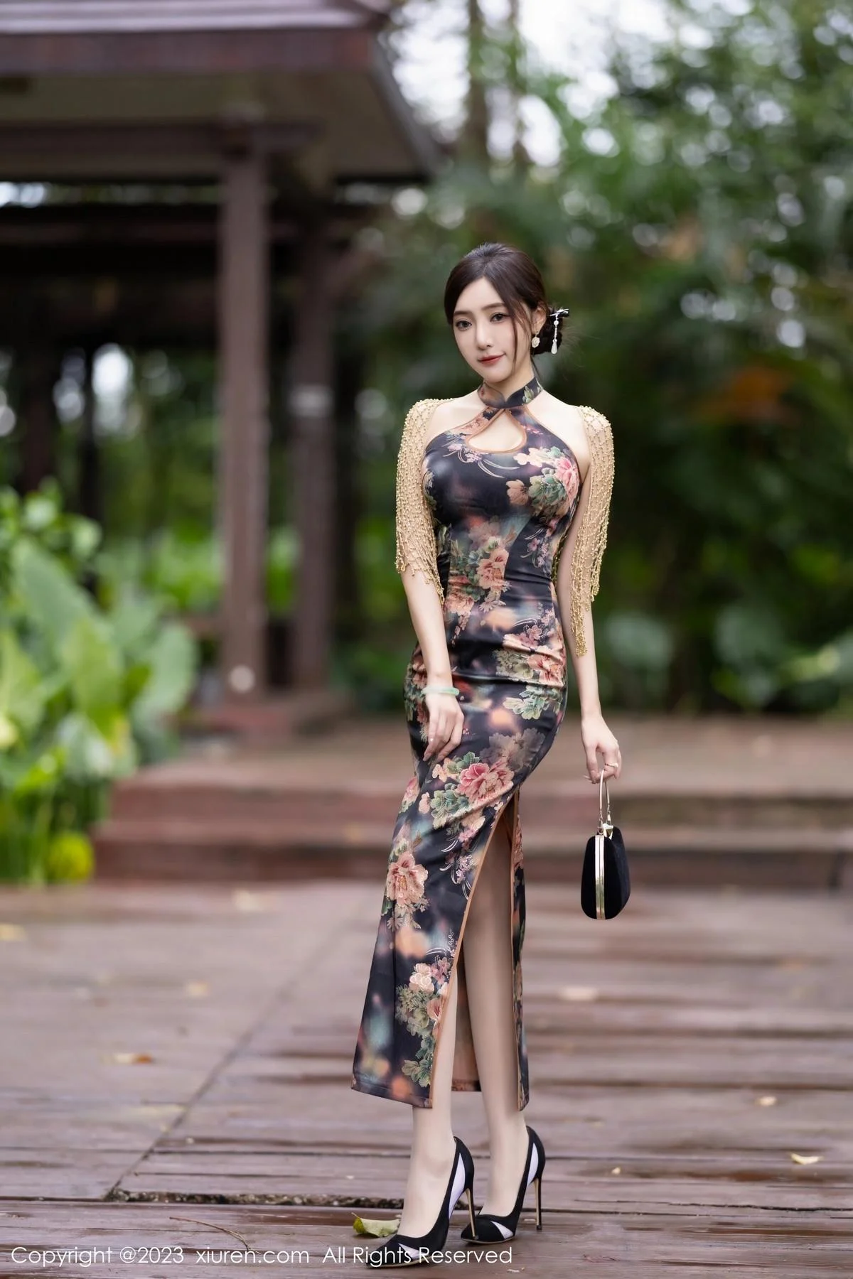 王馨瑶yanni性感花纹旗袍露淡紫色内衣配开档肉丝绝美写真 第 8 张