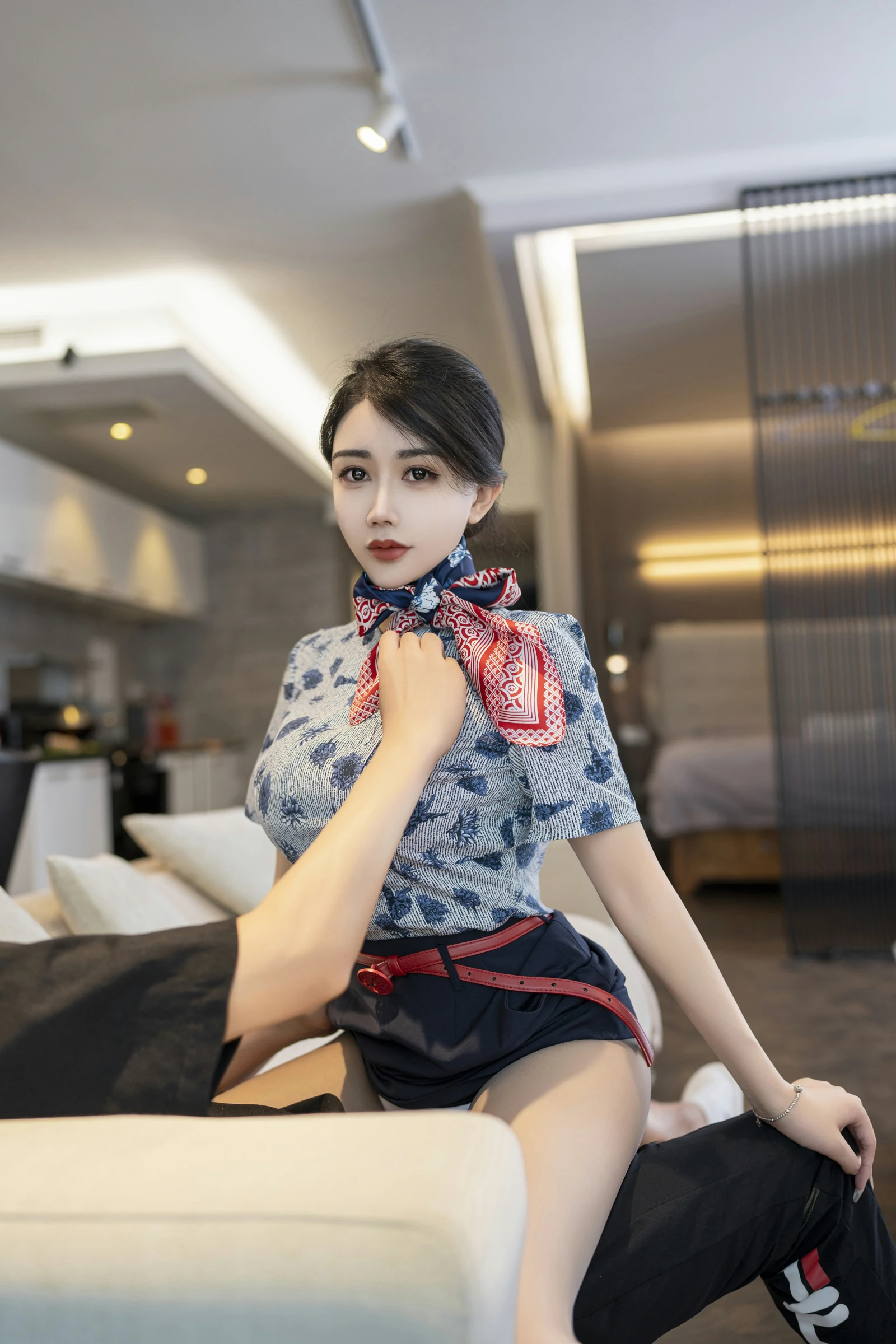 [秀人付费] 李若汐 诱人私拍福利 空姐制服 第 15 张