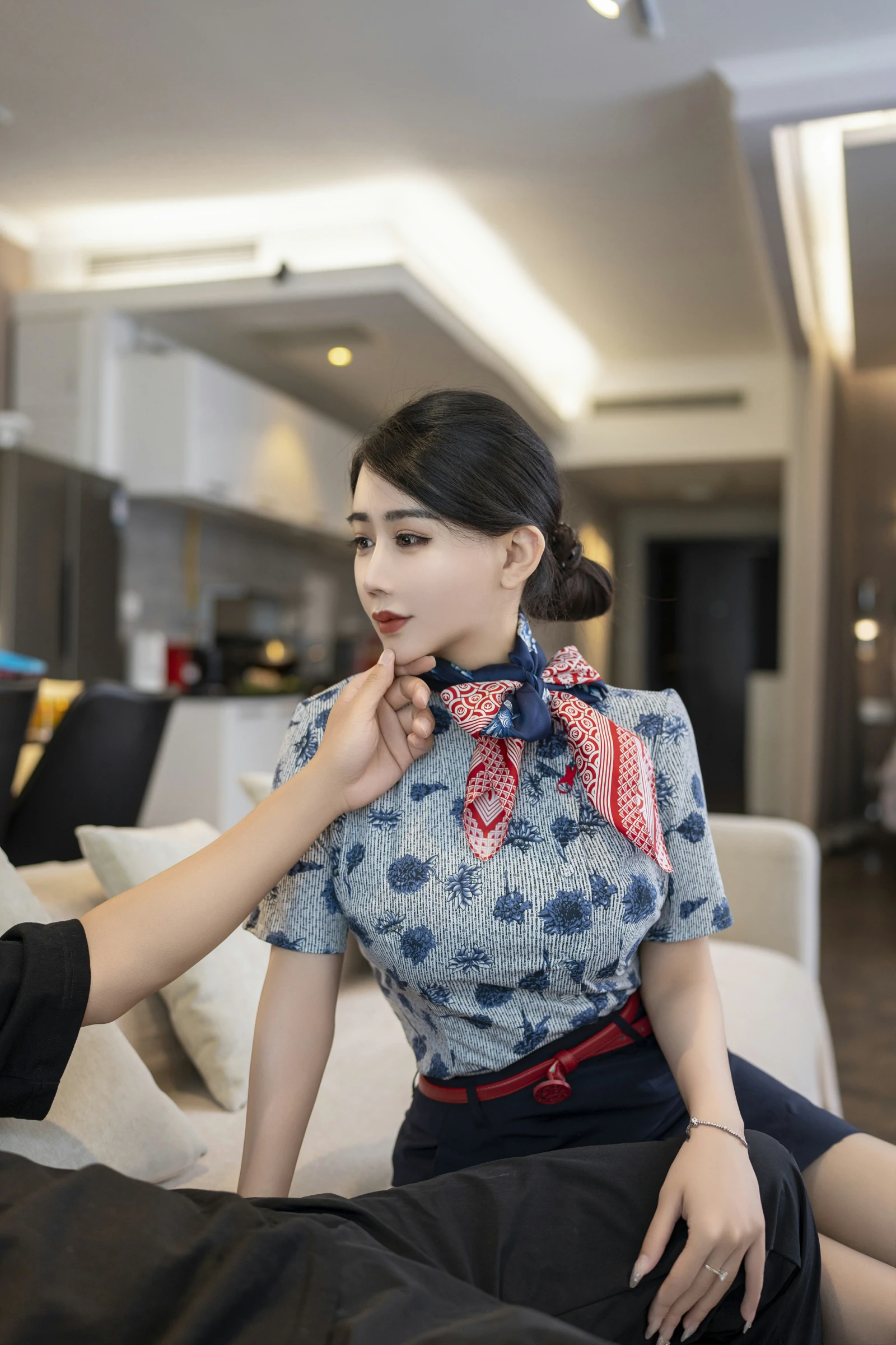 [秀人付费] 李若汐 诱人私拍福利 空姐制服 第 4 张