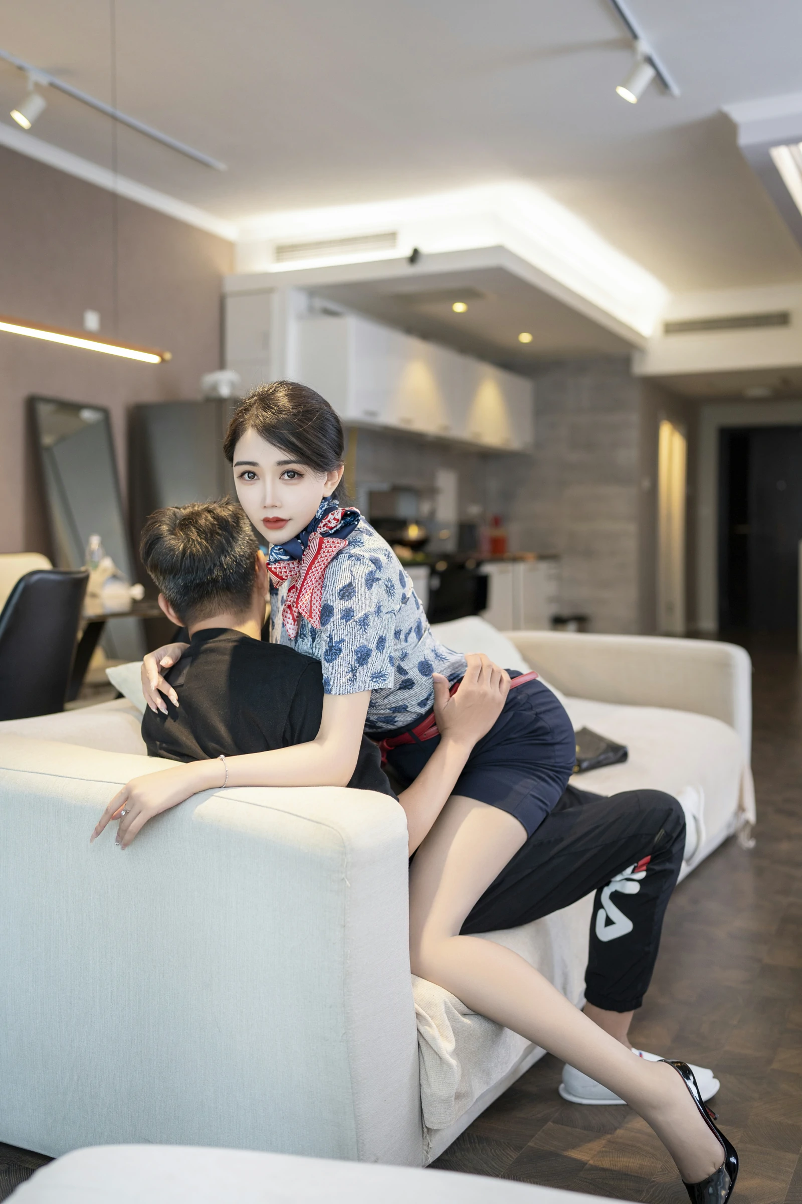 [秀人付费] 李若汐 诱人私拍福利 空姐制服 第 6 张