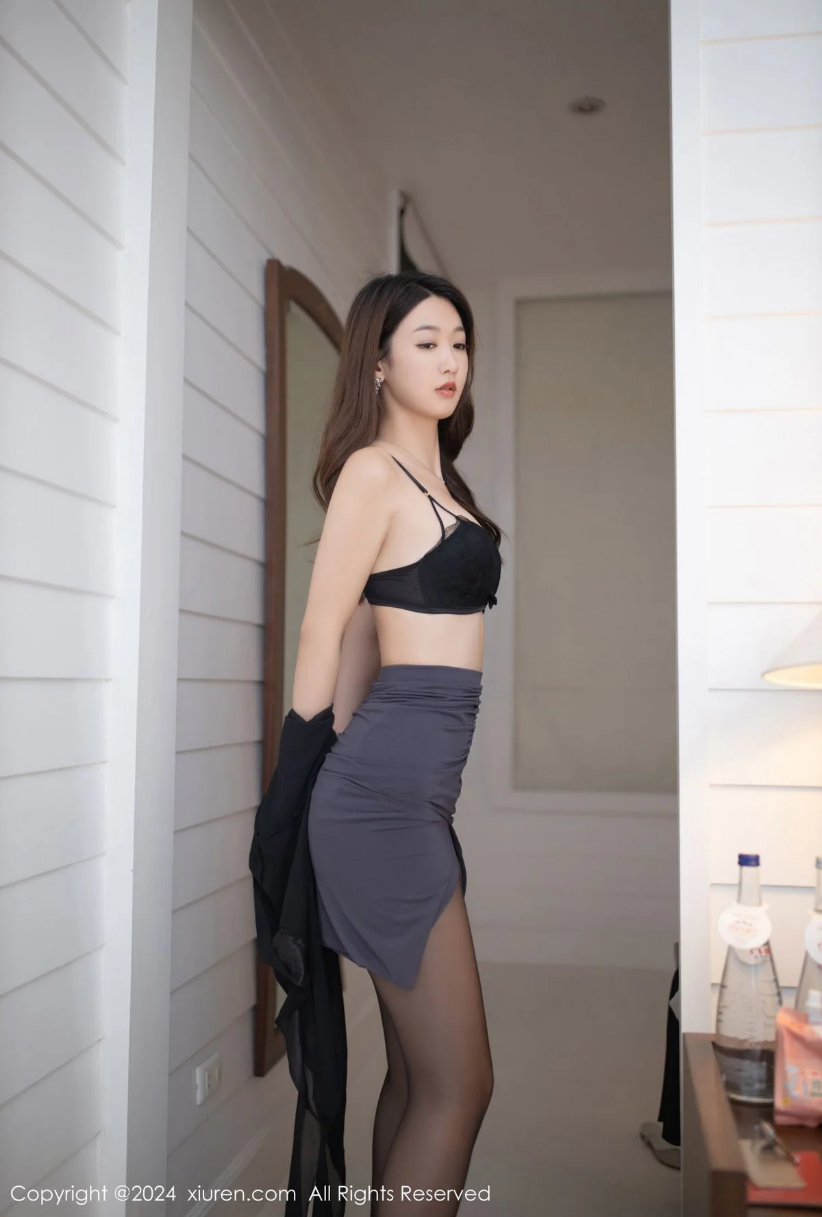 唐安琪性感黑色上衣配灰长裙露黑色内衣秀曼妙身姿绝美写真 第 10 张
