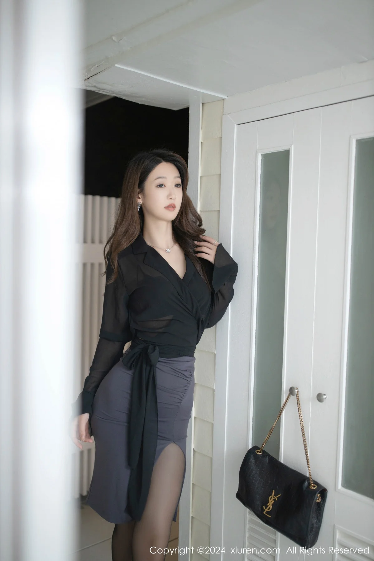 唐安琪性感黑色上衣配灰长裙露黑色内衣秀曼妙身姿绝美写真 第 7 张