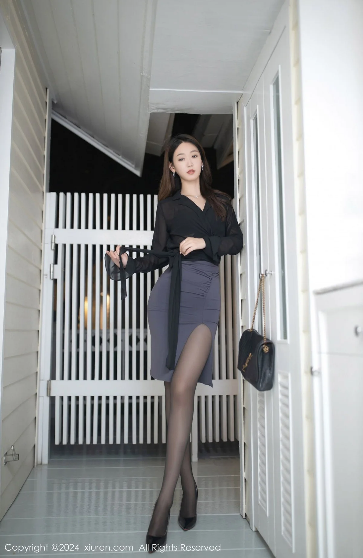 唐安琪性感黑色上衣配灰长裙露黑色内衣秀曼妙身姿绝美写真 第 8 张