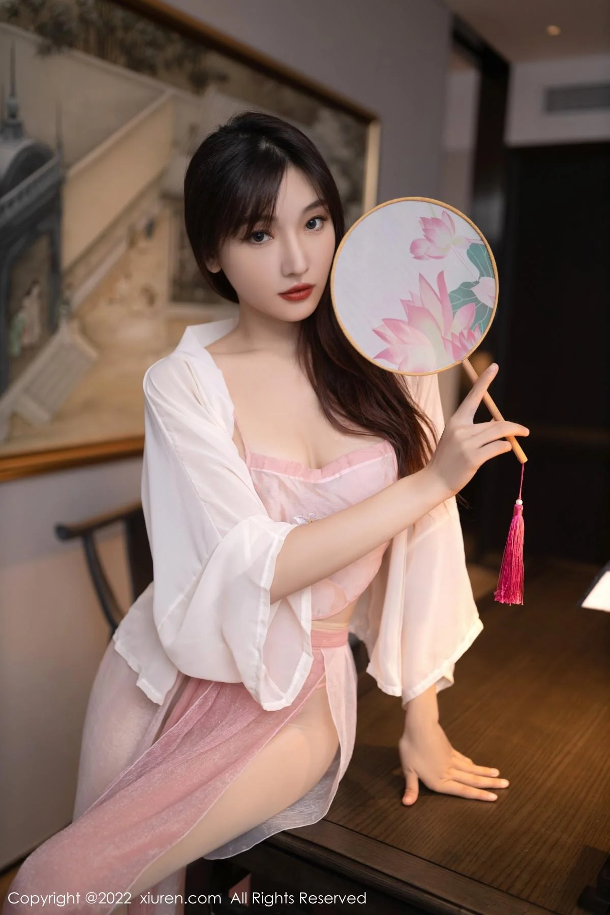 陆萱萱性感粉色古装服配超薄肉丝秀完美身材撩人绝美写真 第 2 张