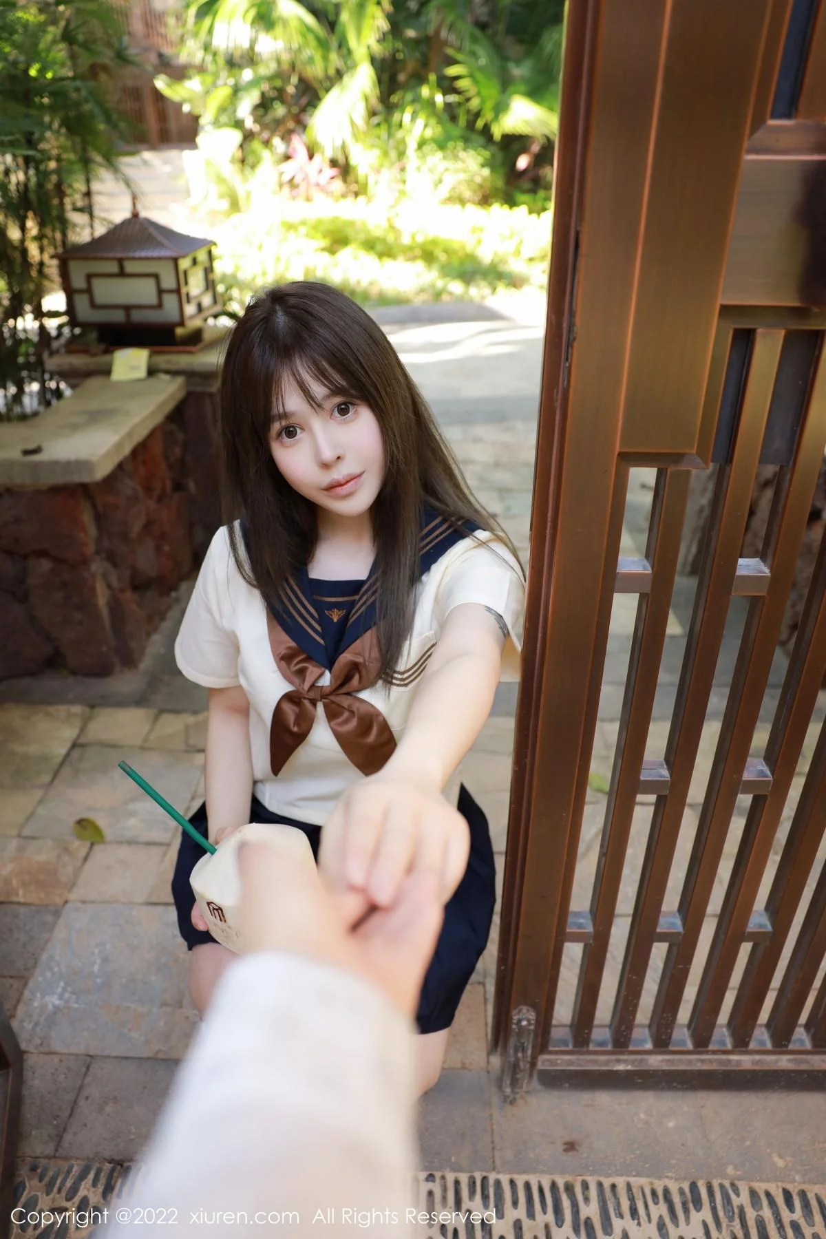 Evelyn艾莉南京旅拍户外性感白色水手服秀完美身材绝美写真 第 11 张