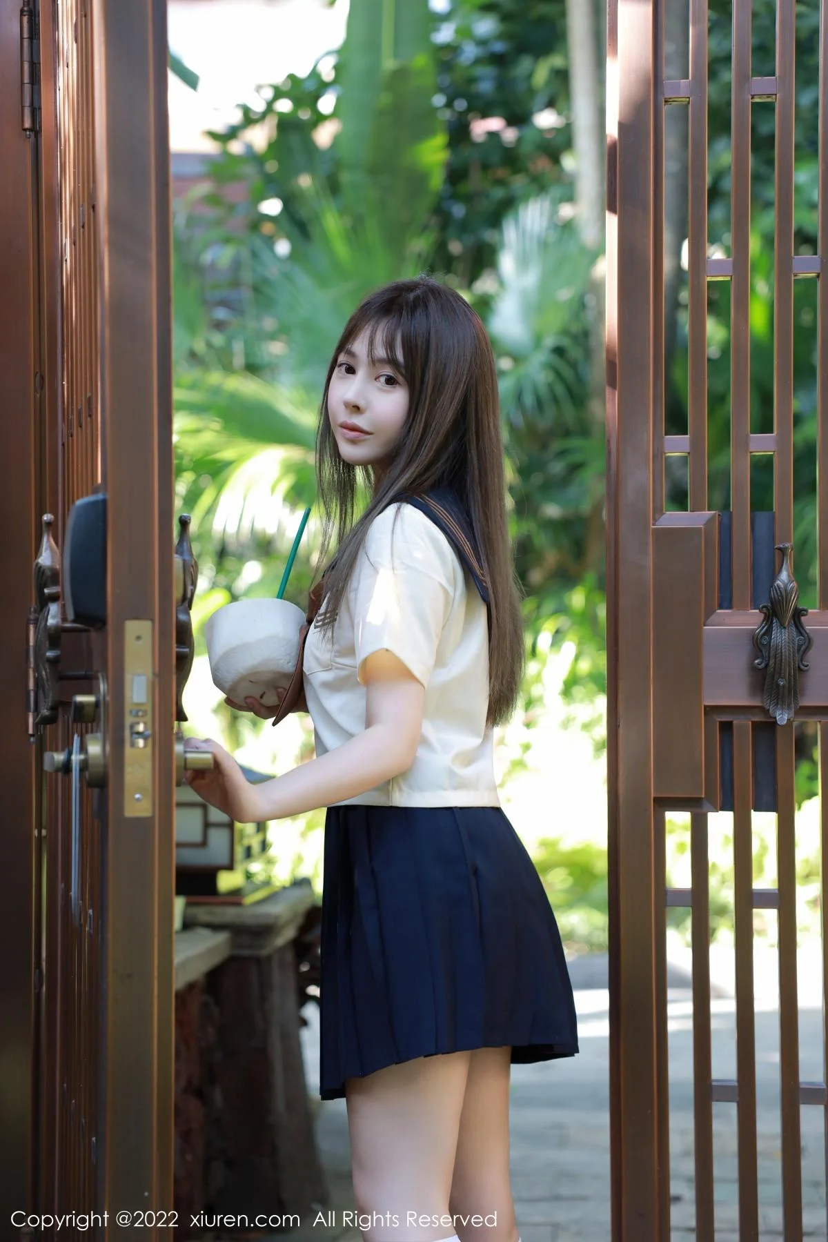 Evelyn艾莉南京旅拍户外性感白色水手服秀完美身材绝美写真 第 6 张