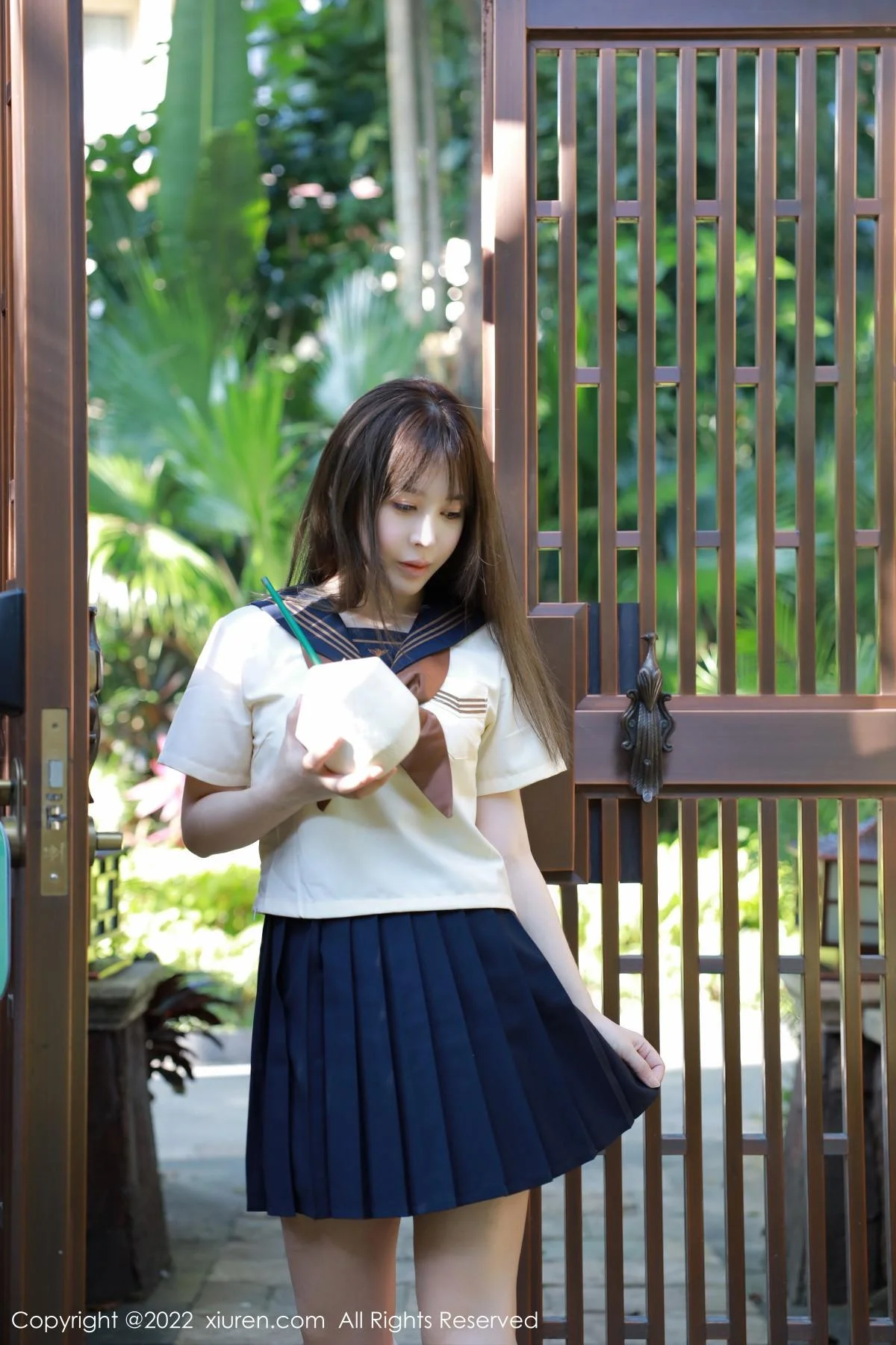 Evelyn艾莉南京旅拍户外性感白色水手服秀完美身材绝美写真 第 8 张