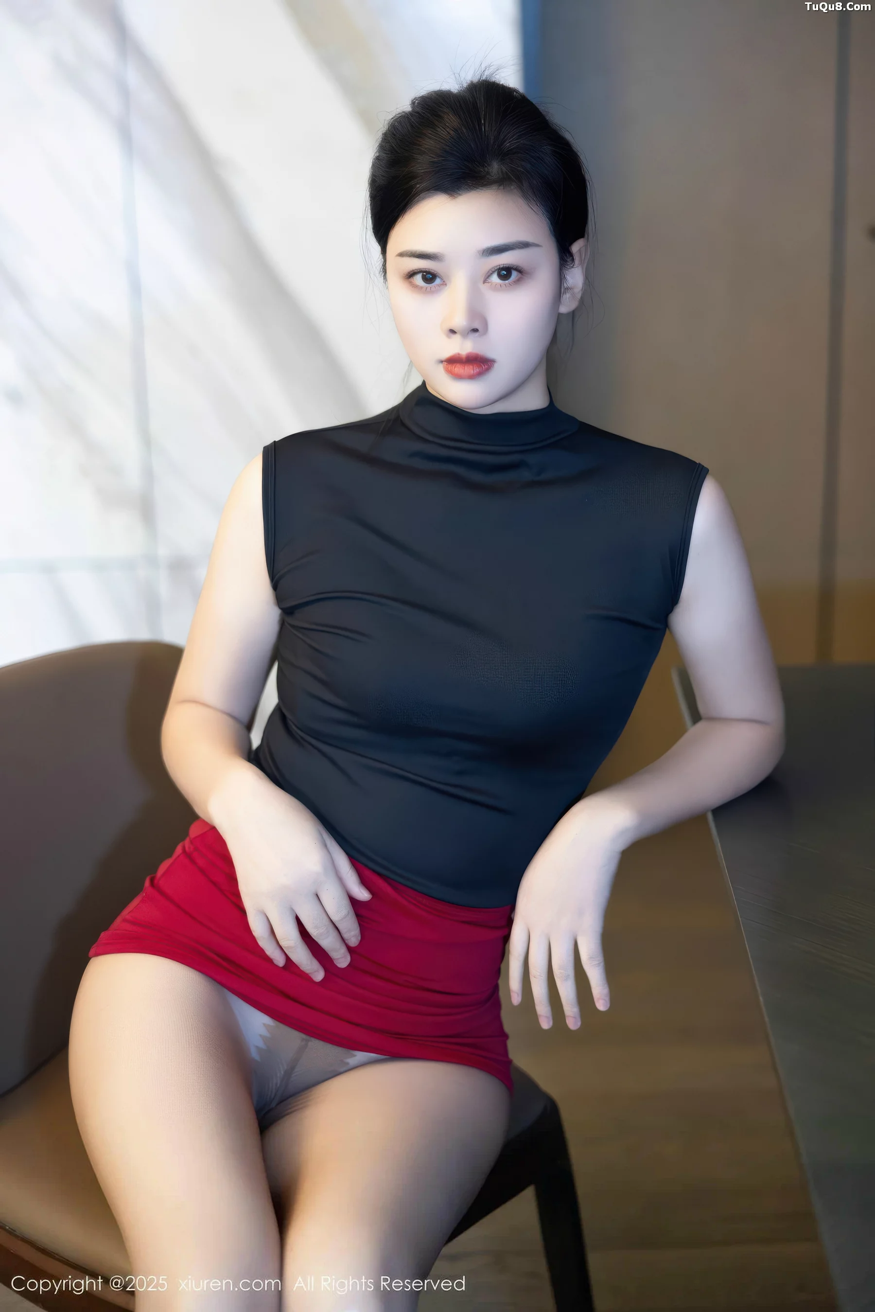 徐清妍性感黑色OL服饰露超薄黑丝秀曼妙身姿绝美写真 第 40 张