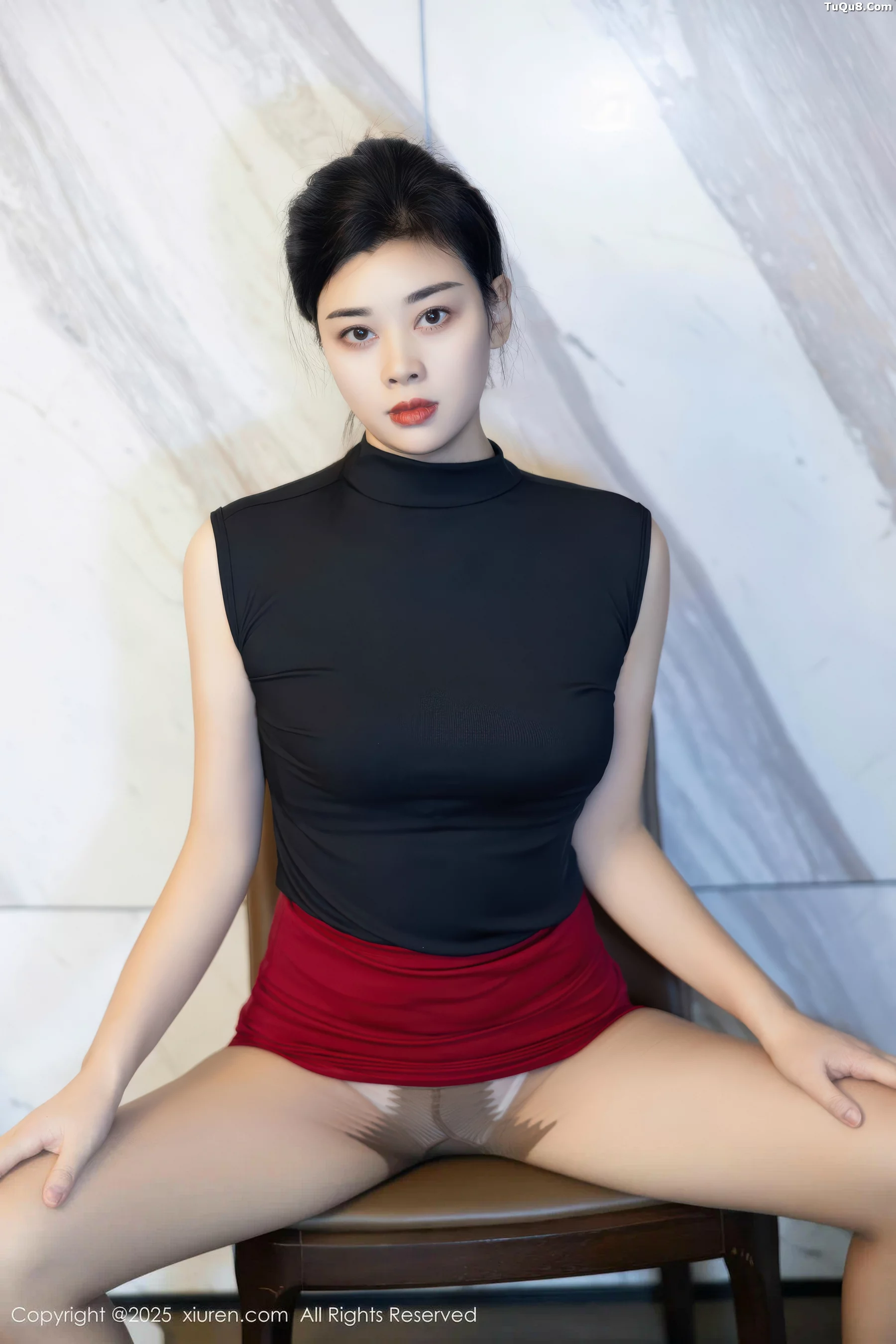 徐清妍性感黑色OL服饰露超薄黑丝秀曼妙身姿绝美写真 第 61 张