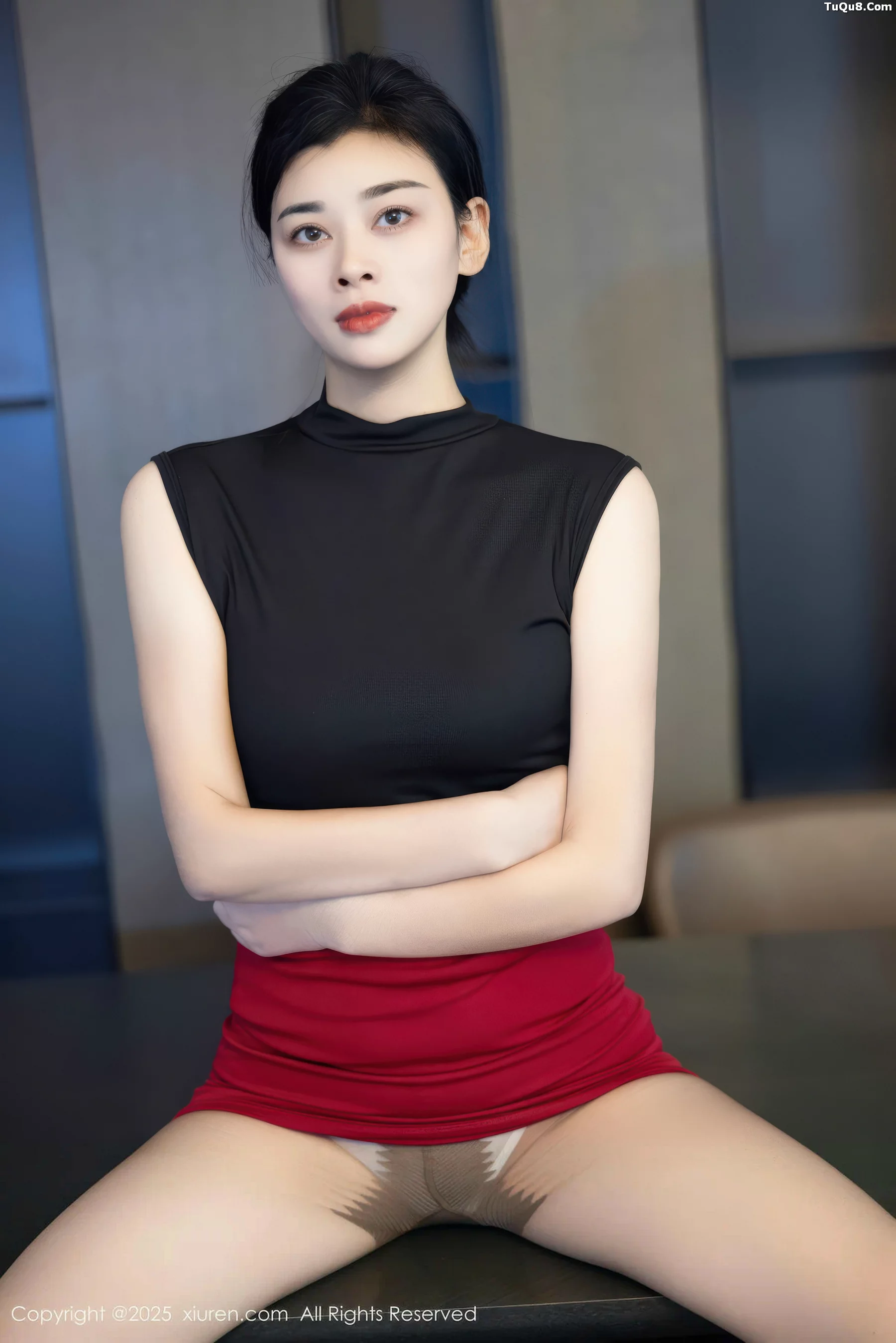 徐清妍性感黑色OL服饰露超薄黑丝秀曼妙身姿绝美写真 第 66 张