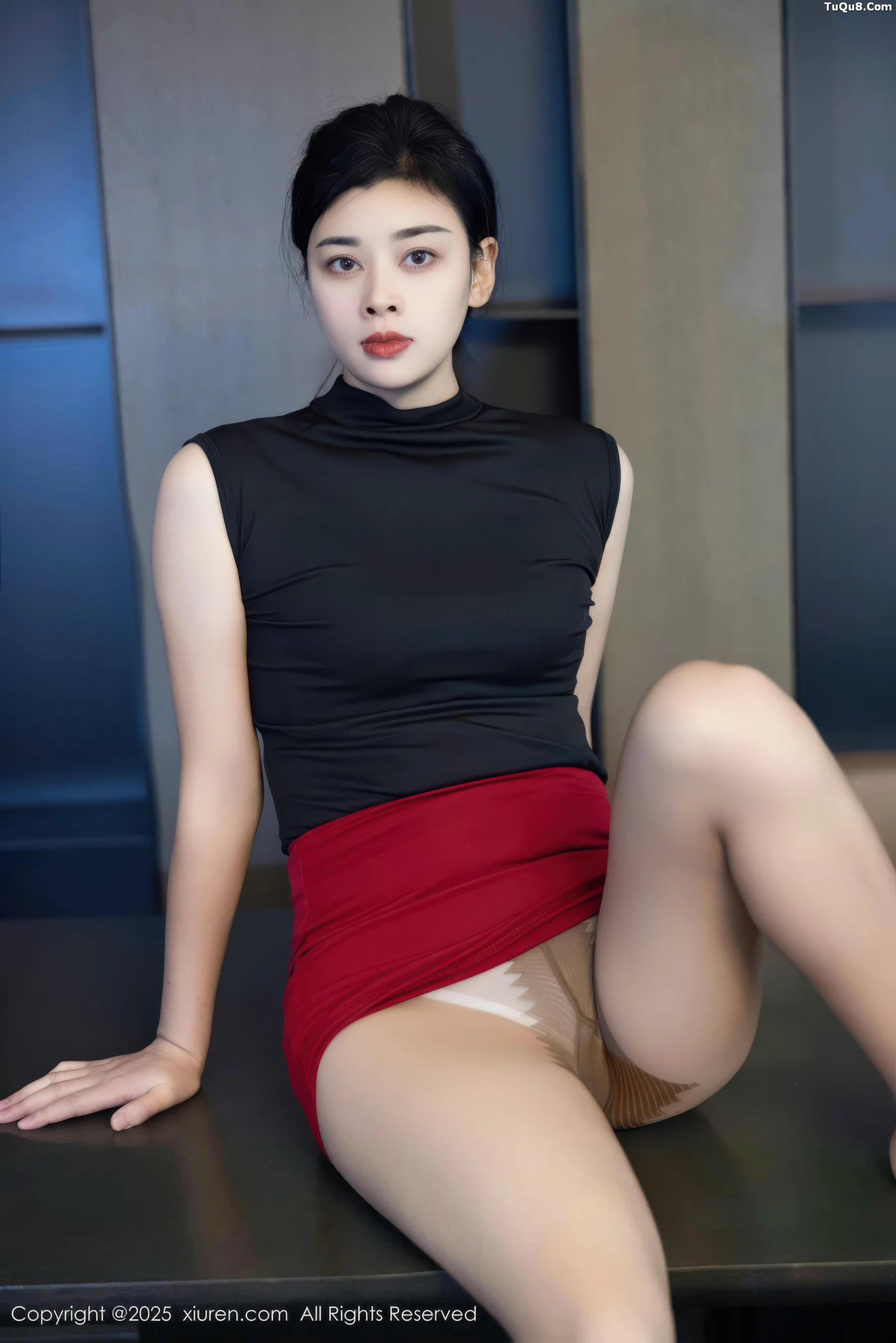 徐清妍性感黑色OL服饰露超薄黑丝秀曼妙身姿绝美写真 第 68 张