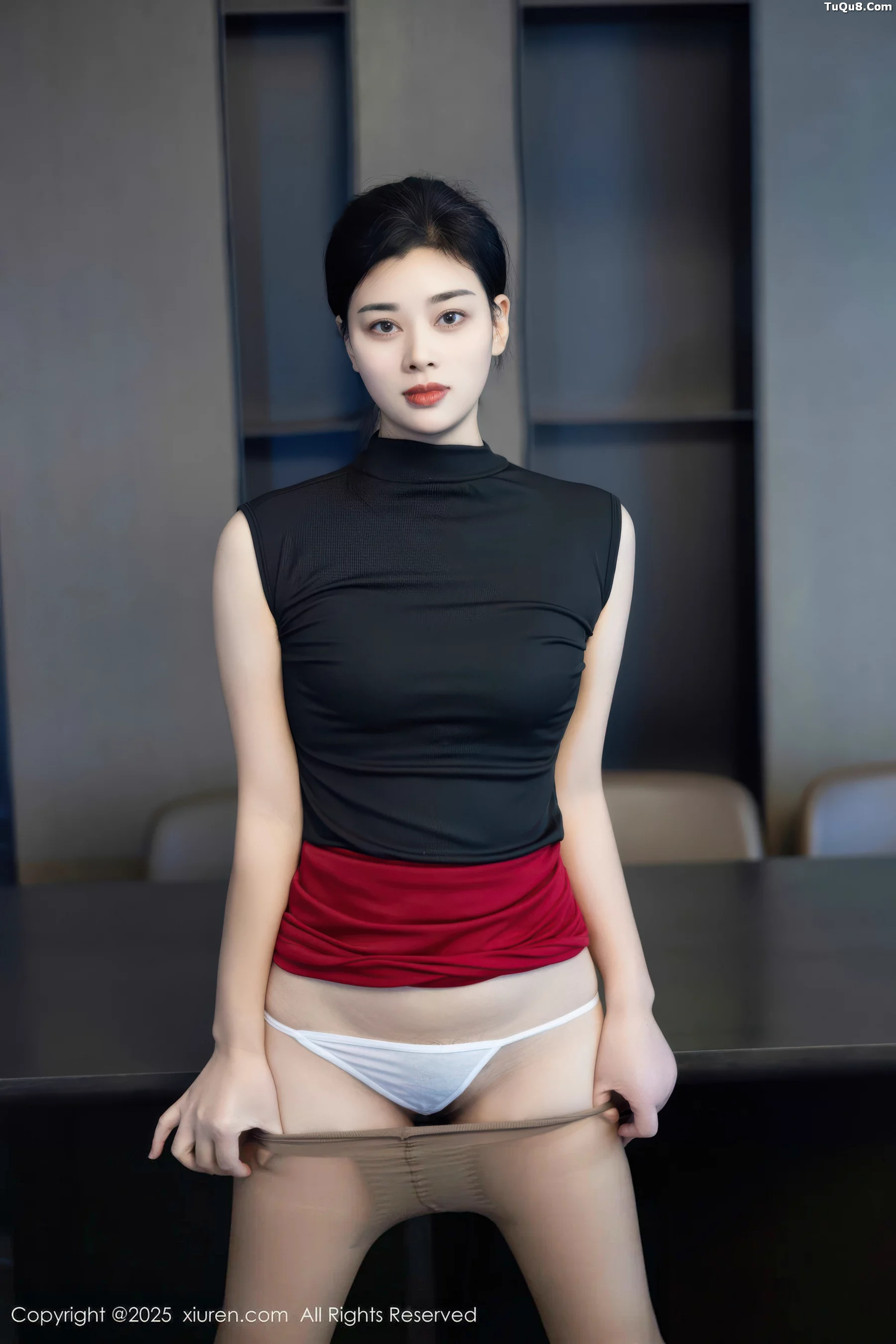 徐清妍性感黑色OL服饰露超薄黑丝秀曼妙身姿绝美写真 第 93 张