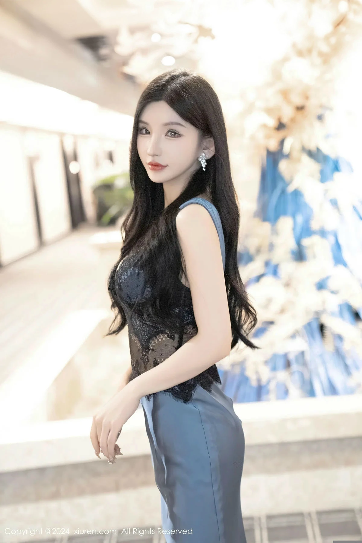 周于希Sally性感蕾丝长裙+黑色薄纱连体衣秀完美身材绝美写真 第 12 张
