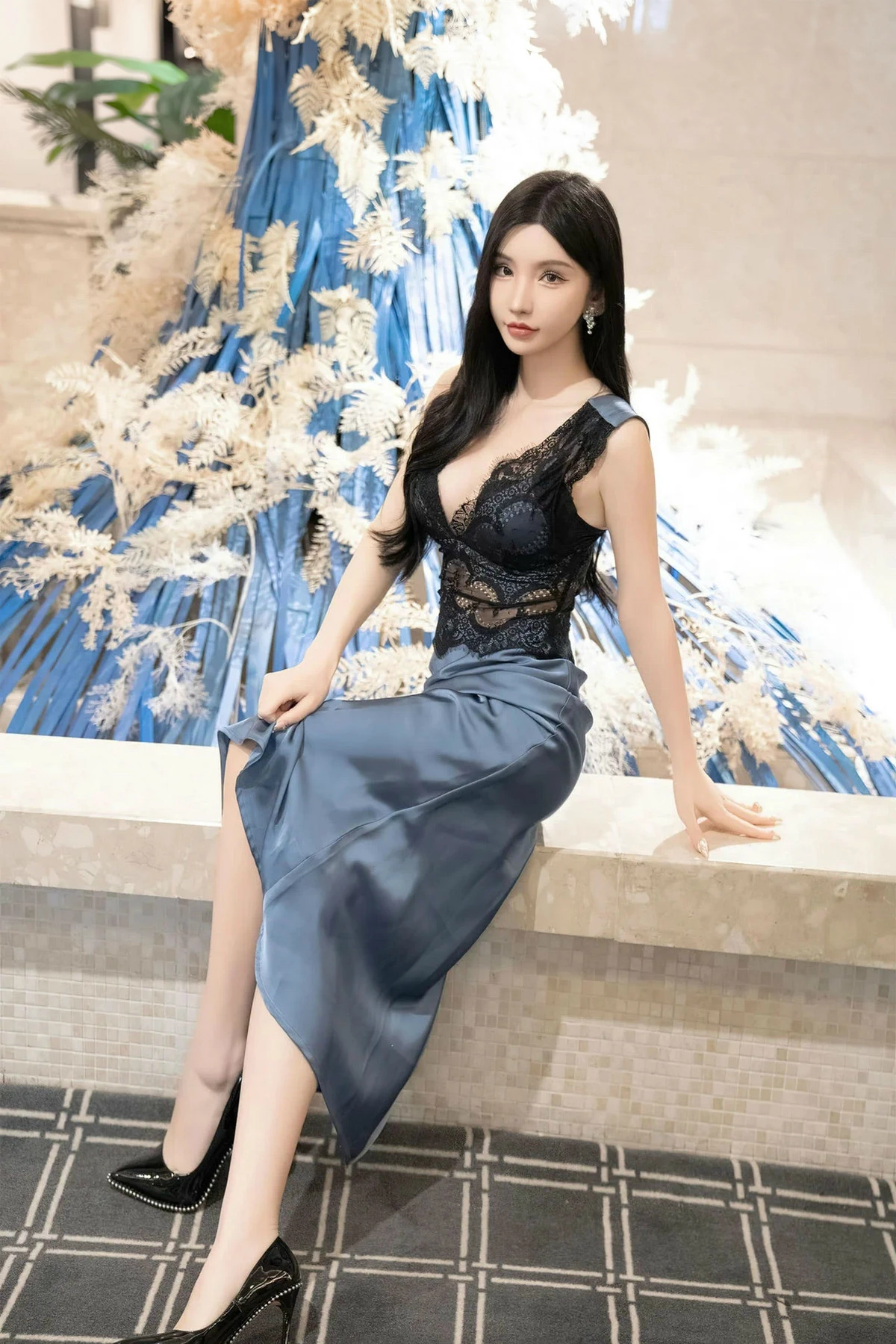 周于希Sally性感蕾丝长裙+黑色薄纱连体衣秀完美身材绝美写真 第 15 张