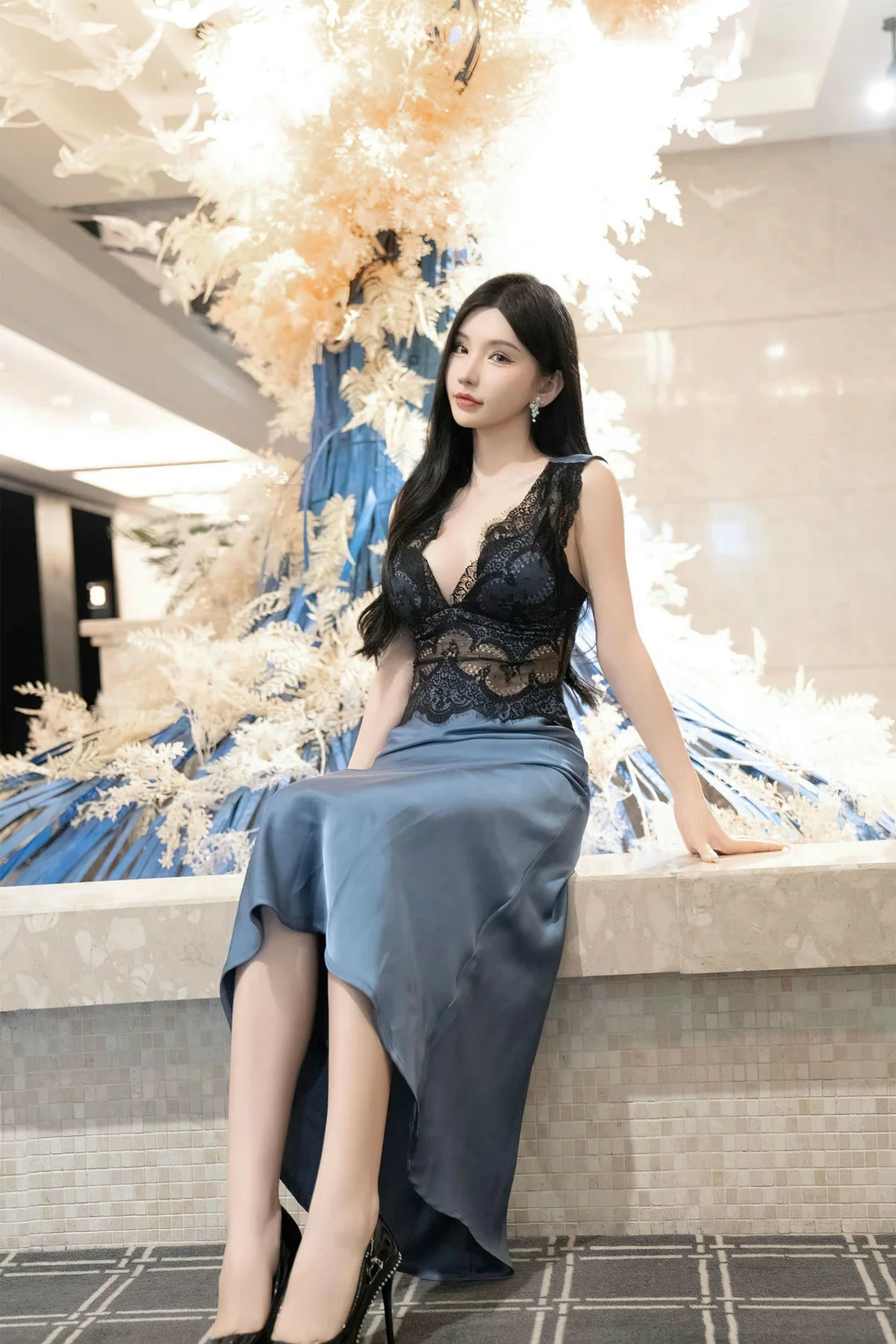 周于希Sally性感蕾丝长裙+黑色薄纱连体衣秀完美身材绝美写真 第 17 张