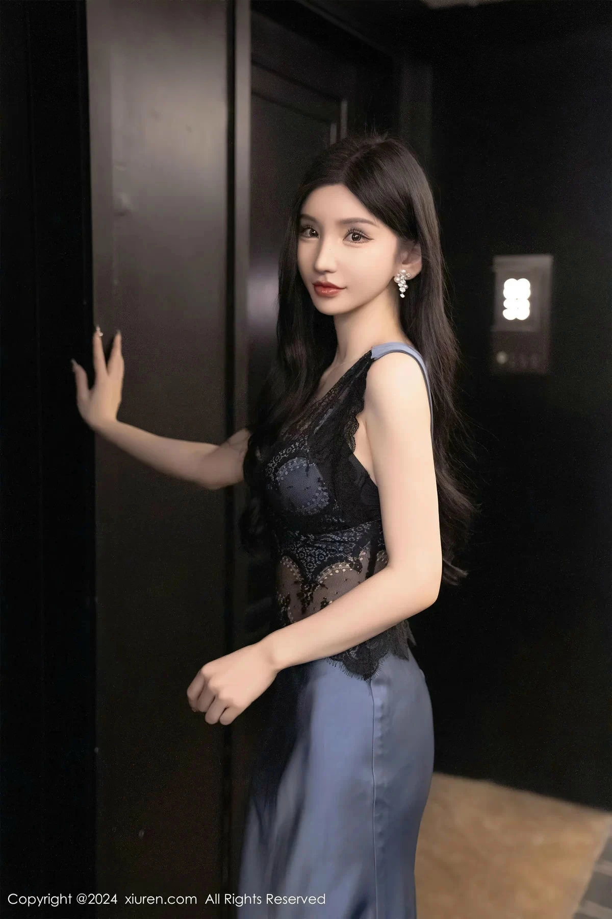 周于希Sally性感蕾丝长裙+黑色薄纱连体衣秀完美身材绝美写真 第 24 张