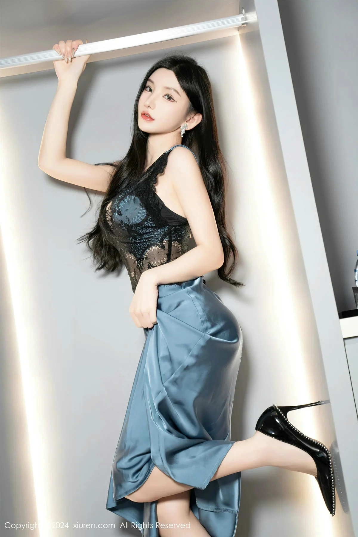 周于希Sally性感蕾丝长裙+黑色薄纱连体衣秀完美身材绝美写真 第 41 张
