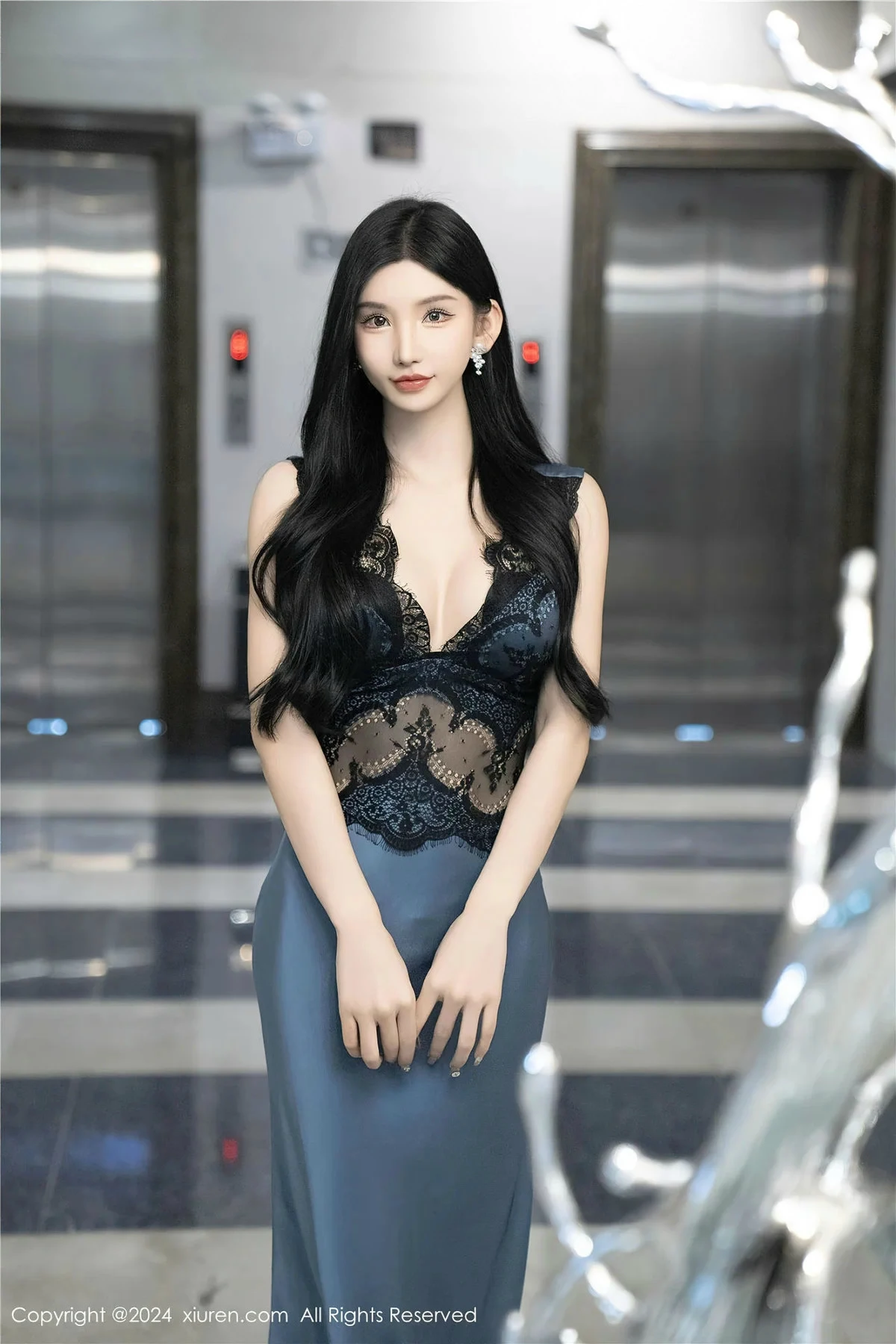 周于希Sally性感蕾丝长裙+黑色薄纱连体衣秀完美身材绝美写真 第 8 张