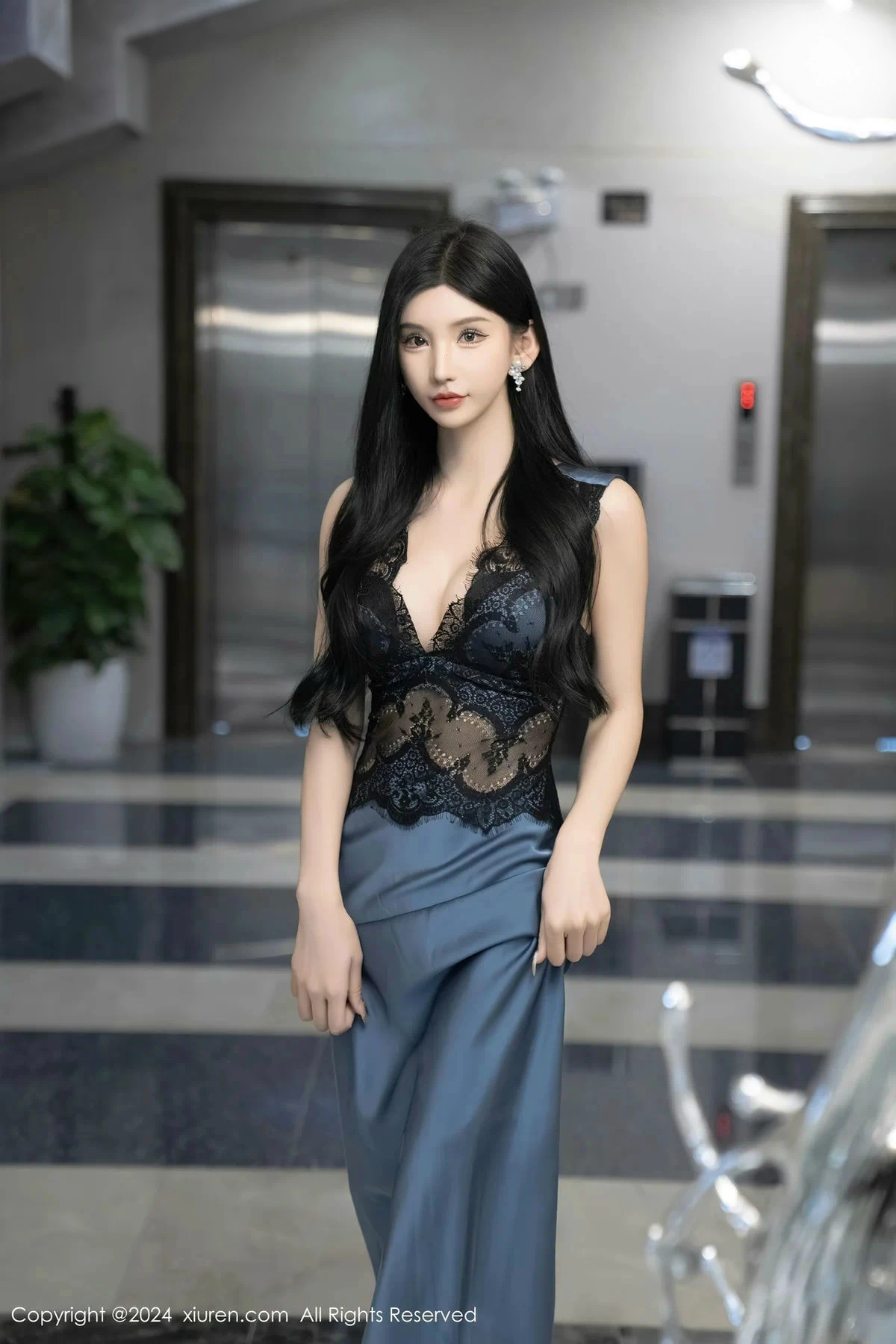 周于希Sally性感蕾丝长裙+黑色薄纱连体衣秀完美身材绝美写真 第 9 张