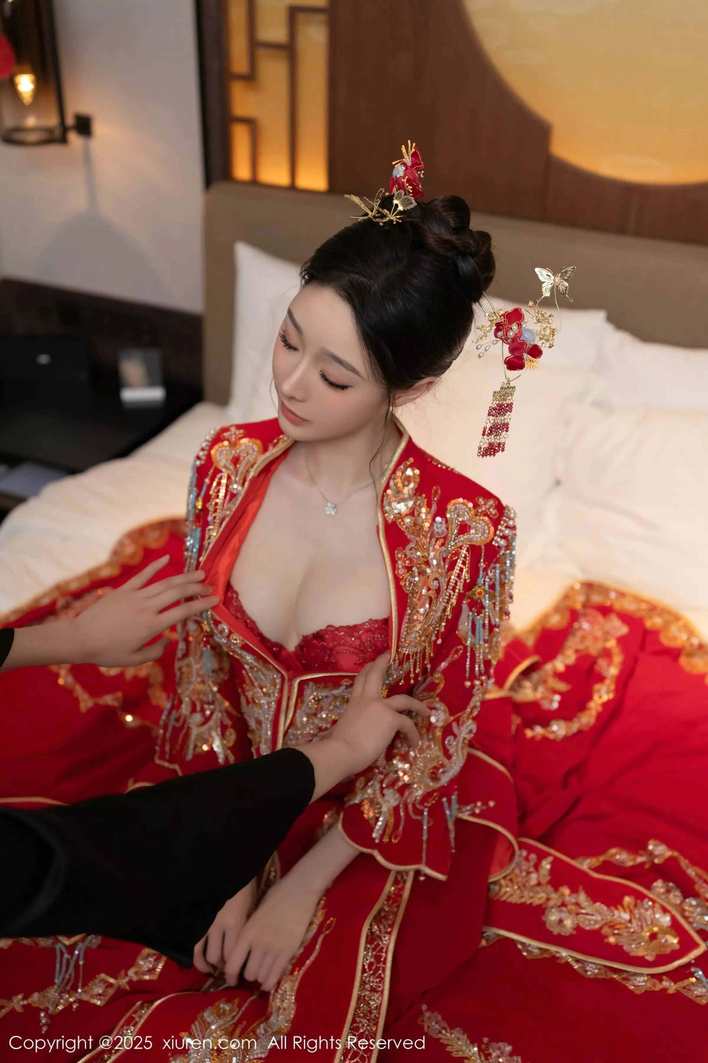 小逗逗新婚主题性感红色蕾丝内衣配黑丝吊袜完美绝美写真 第 37 张