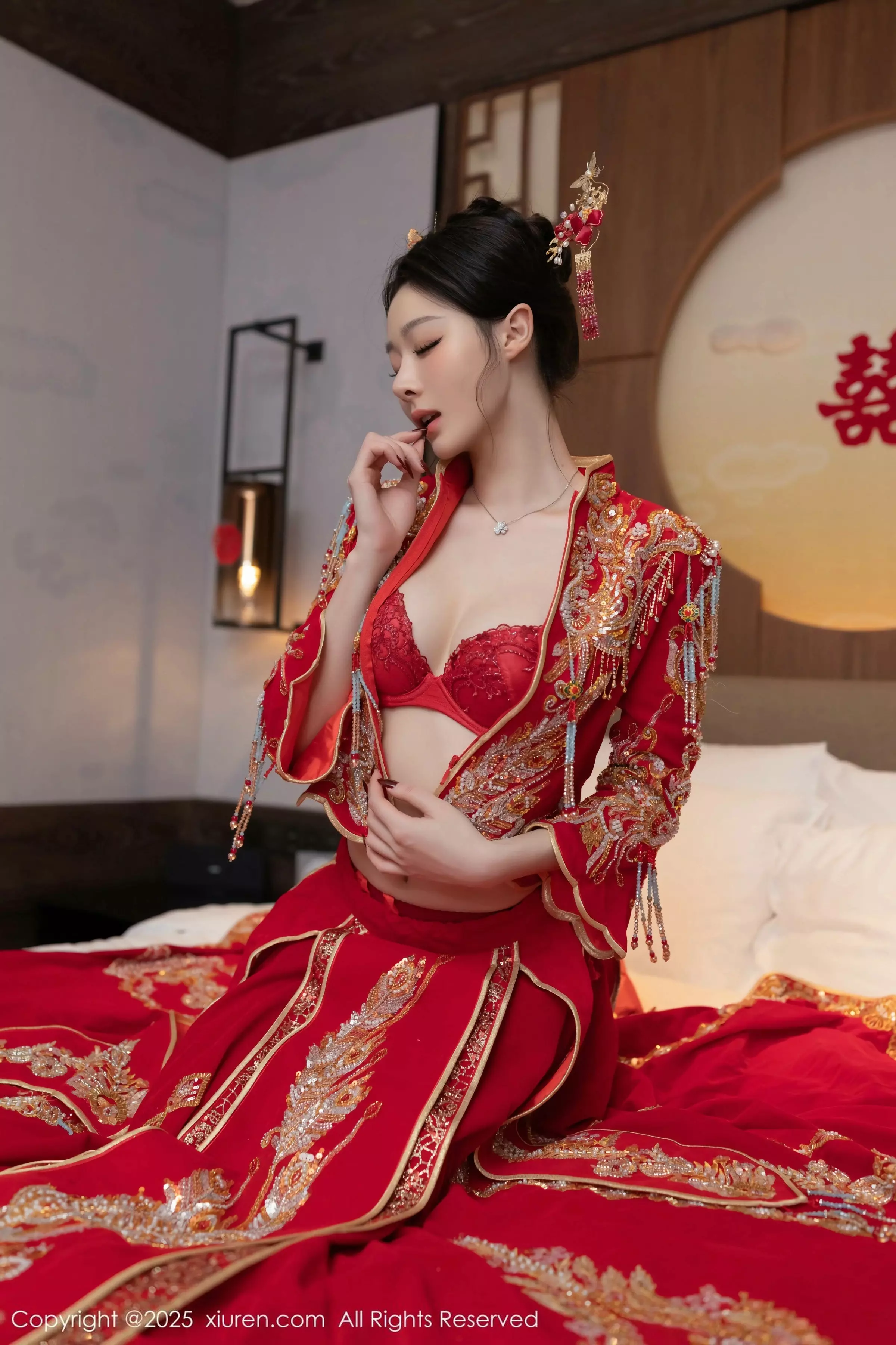 小逗逗新婚主题性感红色蕾丝内衣配黑丝吊袜完美绝美写真 第 39 张