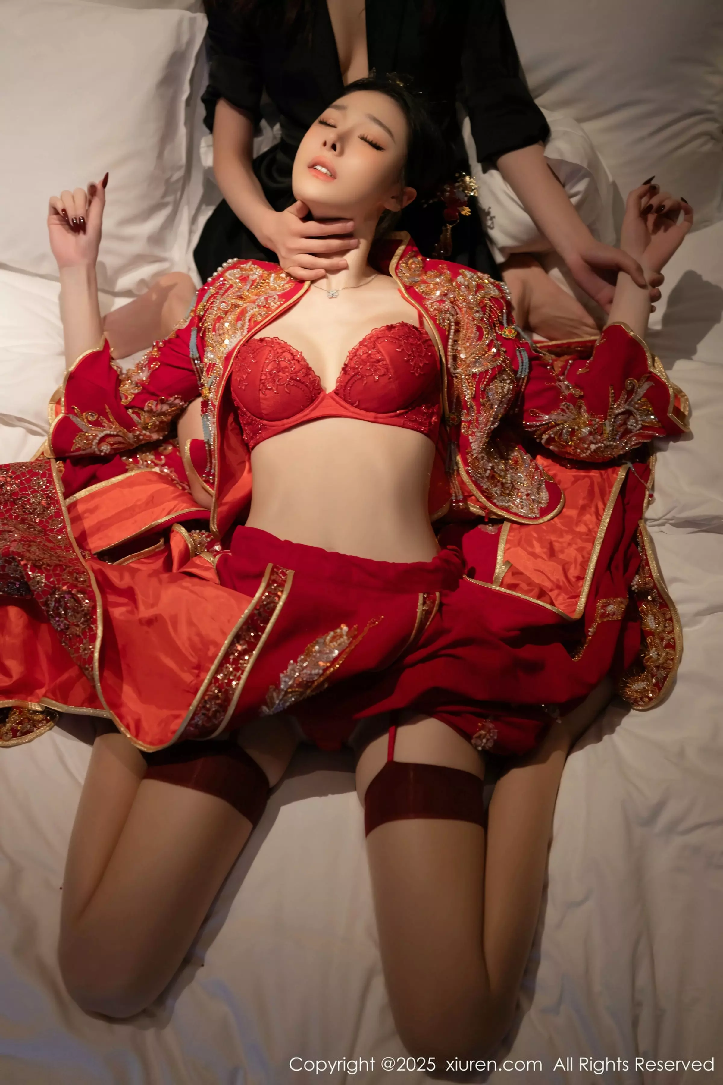 小逗逗新婚主题性感红色蕾丝内衣配黑丝吊袜完美绝美写真 第 56 张