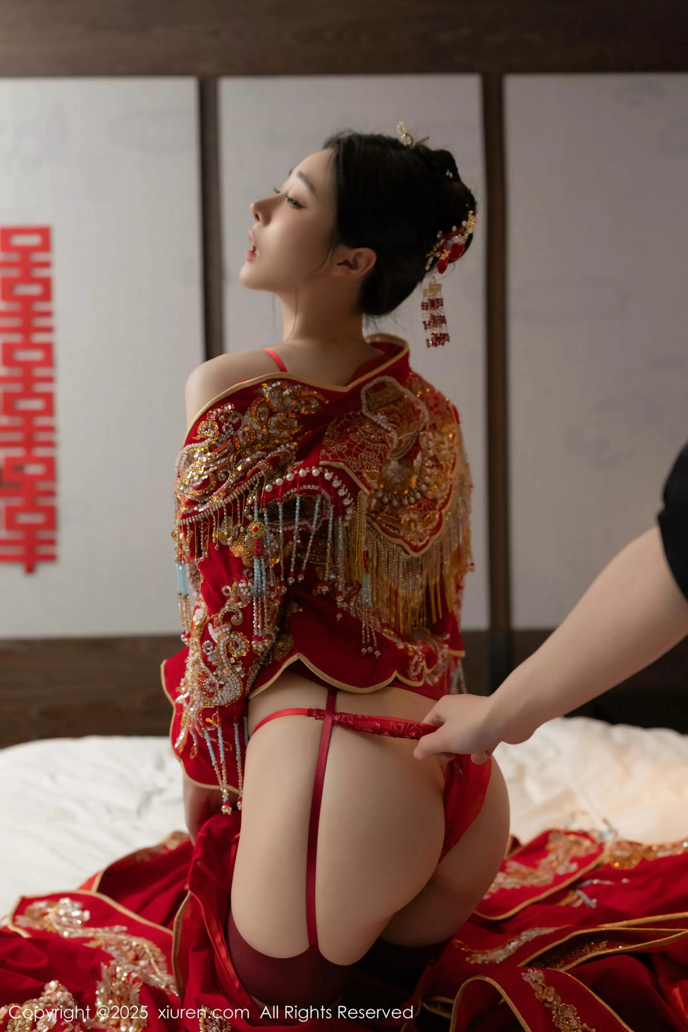 小逗逗新婚主题性感红色蕾丝内衣配黑丝吊袜完美绝美写真 第 74 张