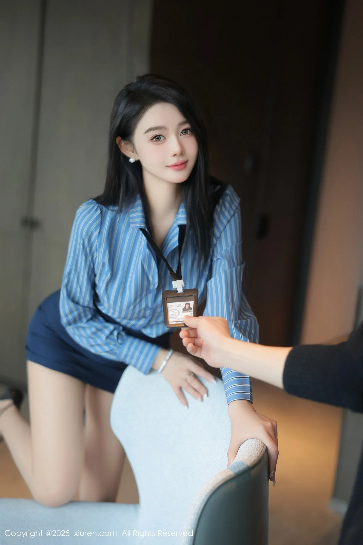 Candy糖糖性感红色蕾丝内衣配超薄肉丝秀丰腴身材绝美写真 第 13 张