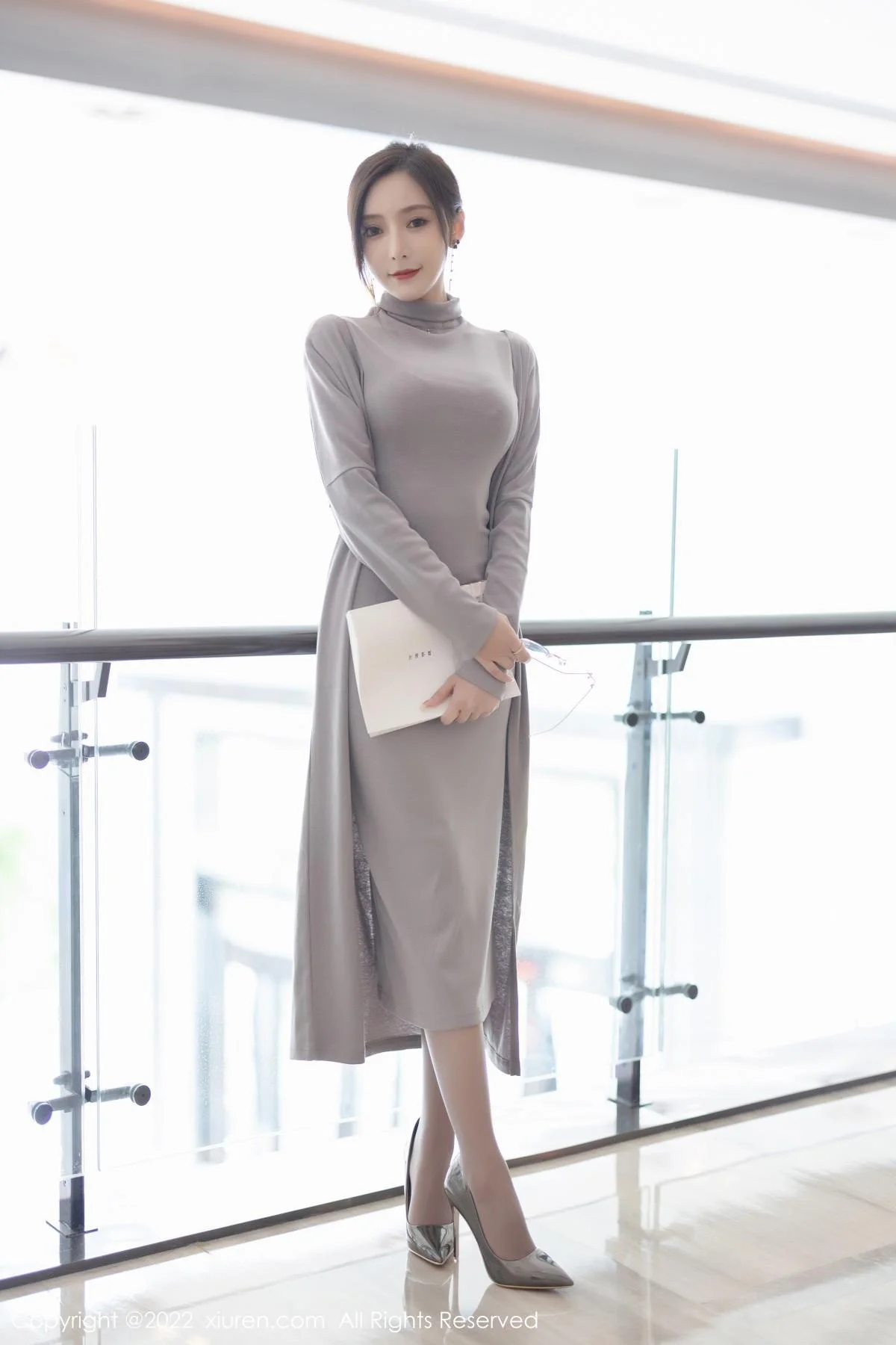 王馨瑶yanni女学者的反转主题典雅灰色长裙性感迷人写真 第 12 张