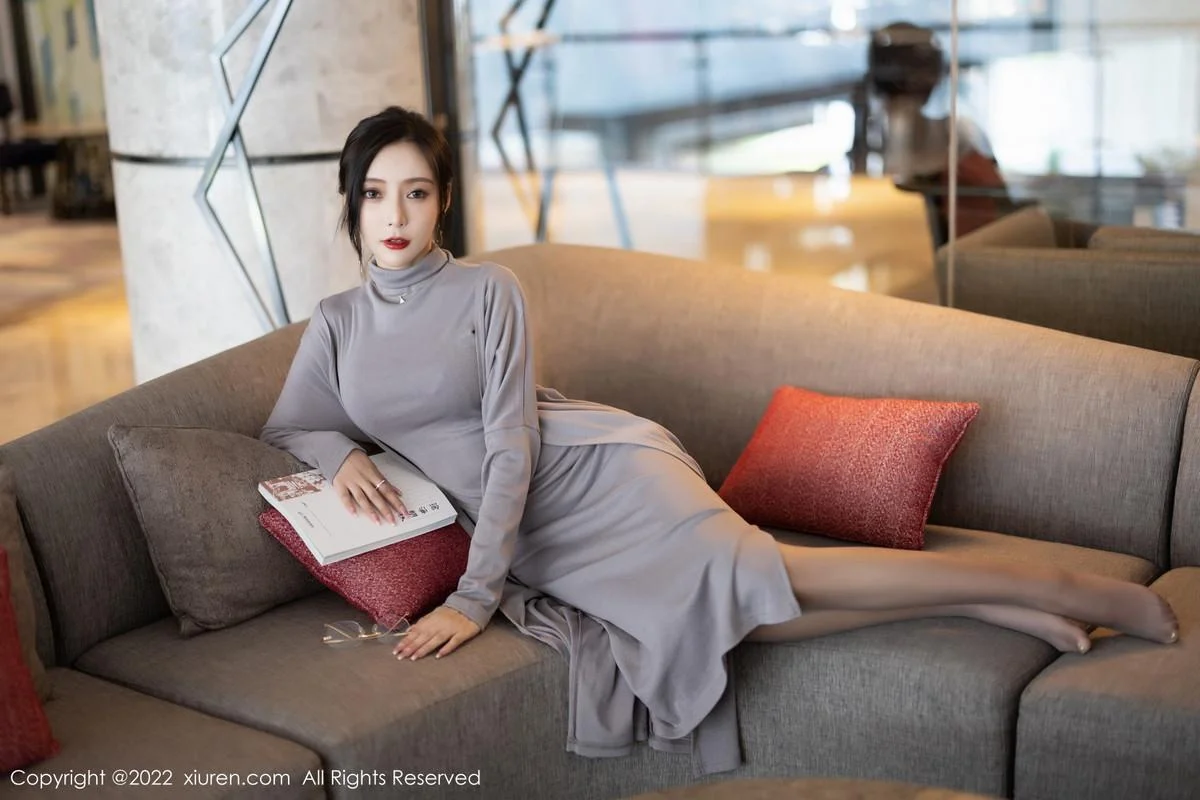 王馨瑶yanni女学者的反转主题典雅灰色长裙性感迷人写真 第 16 张