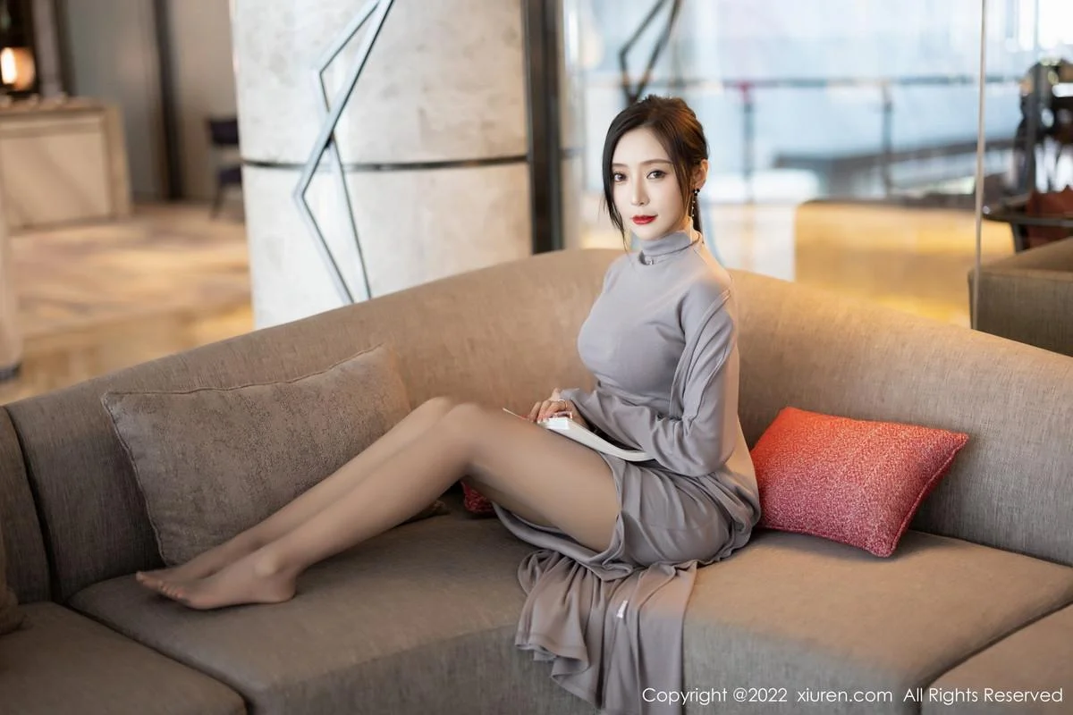 王馨瑶yanni女学者的反转主题典雅灰色长裙性感迷人写真 第 20 张